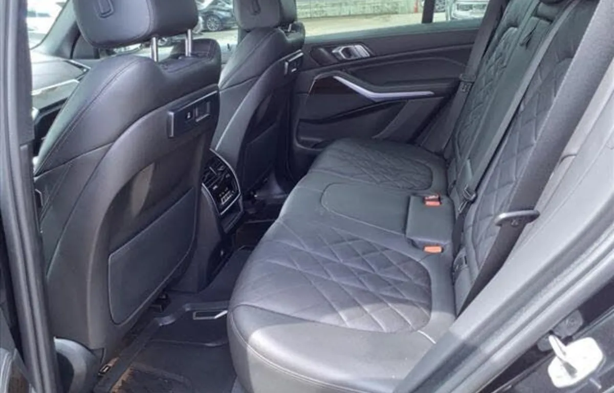 BMW X5 — photo 9 of 9