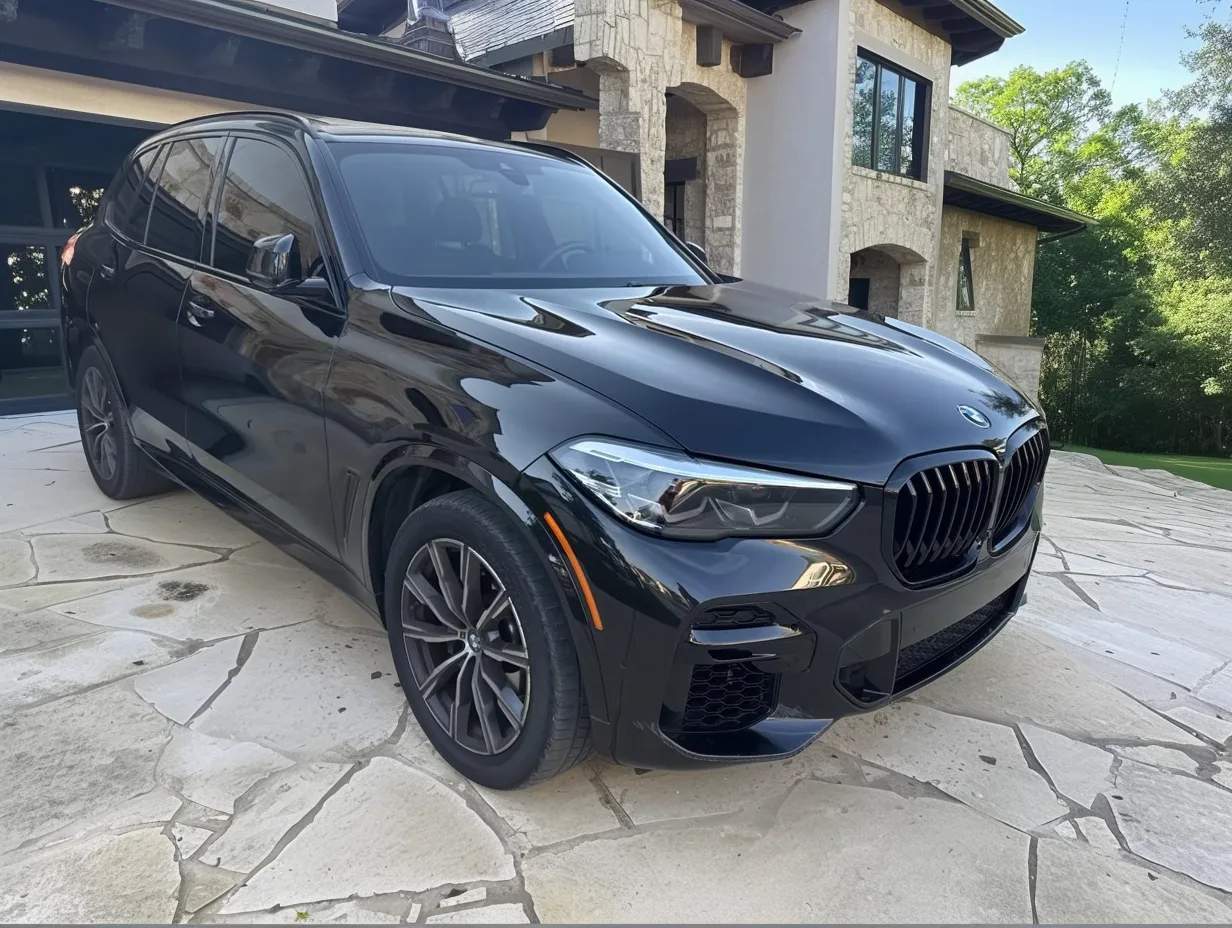 BMW X5 — photo 1 of 9