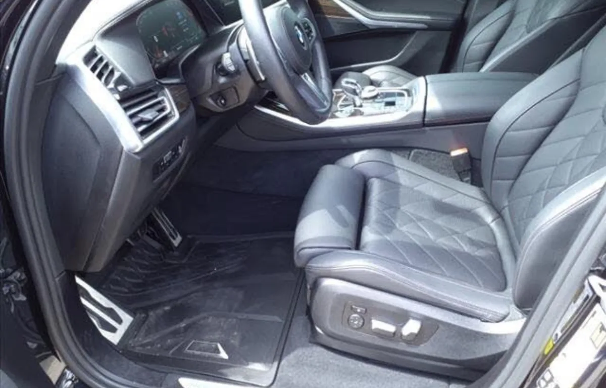BMW X5 — photo 7 of 9
