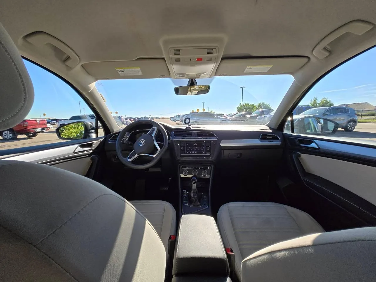 Volkswagen Tiguan — photo 12 of 15