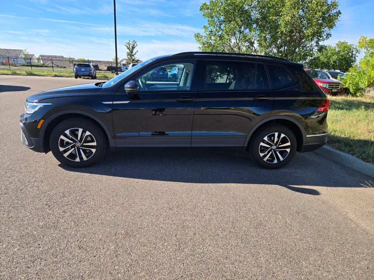 Volkswagen Tiguan — photo 15 of 15