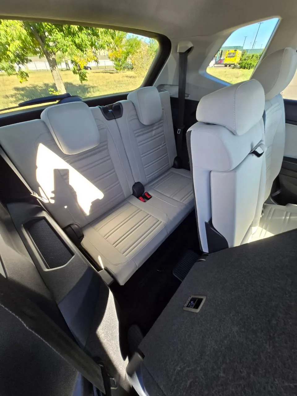 Volkswagen Tiguan — photo 7 of 15