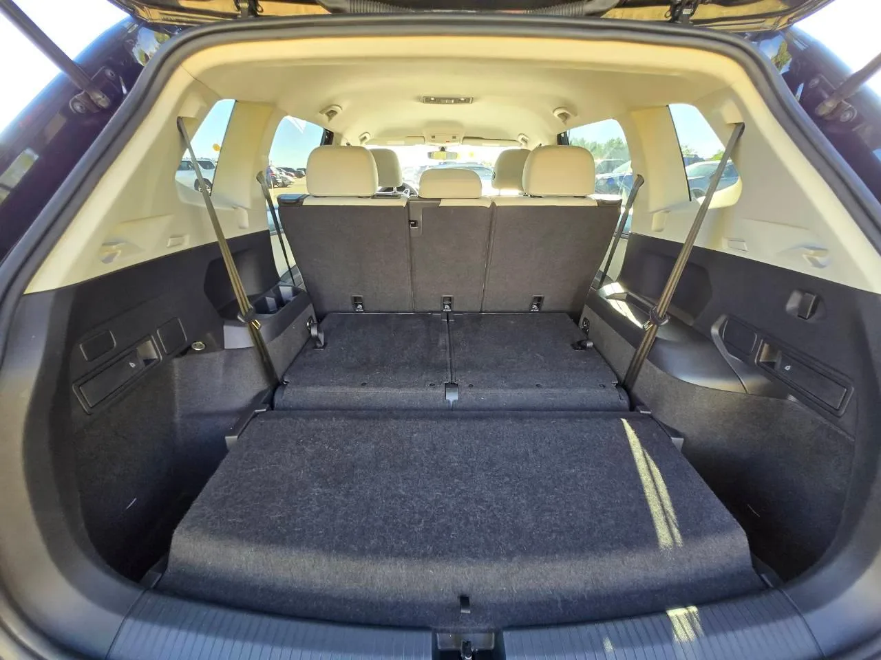 Volkswagen Tiguan — photo 4 of 15