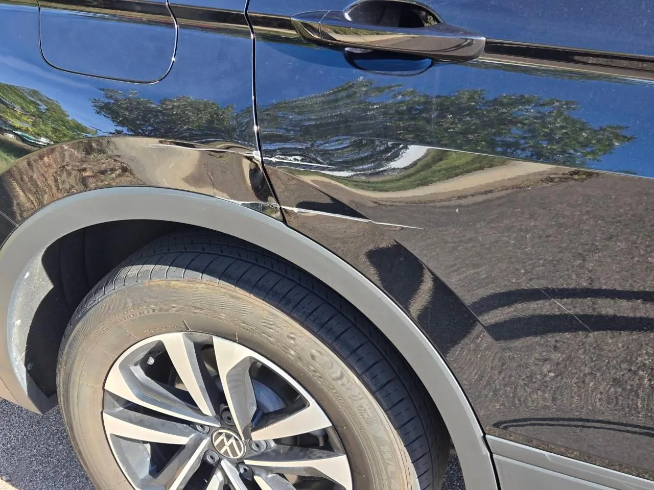 Volkswagen Tiguan — photo 11 of 15