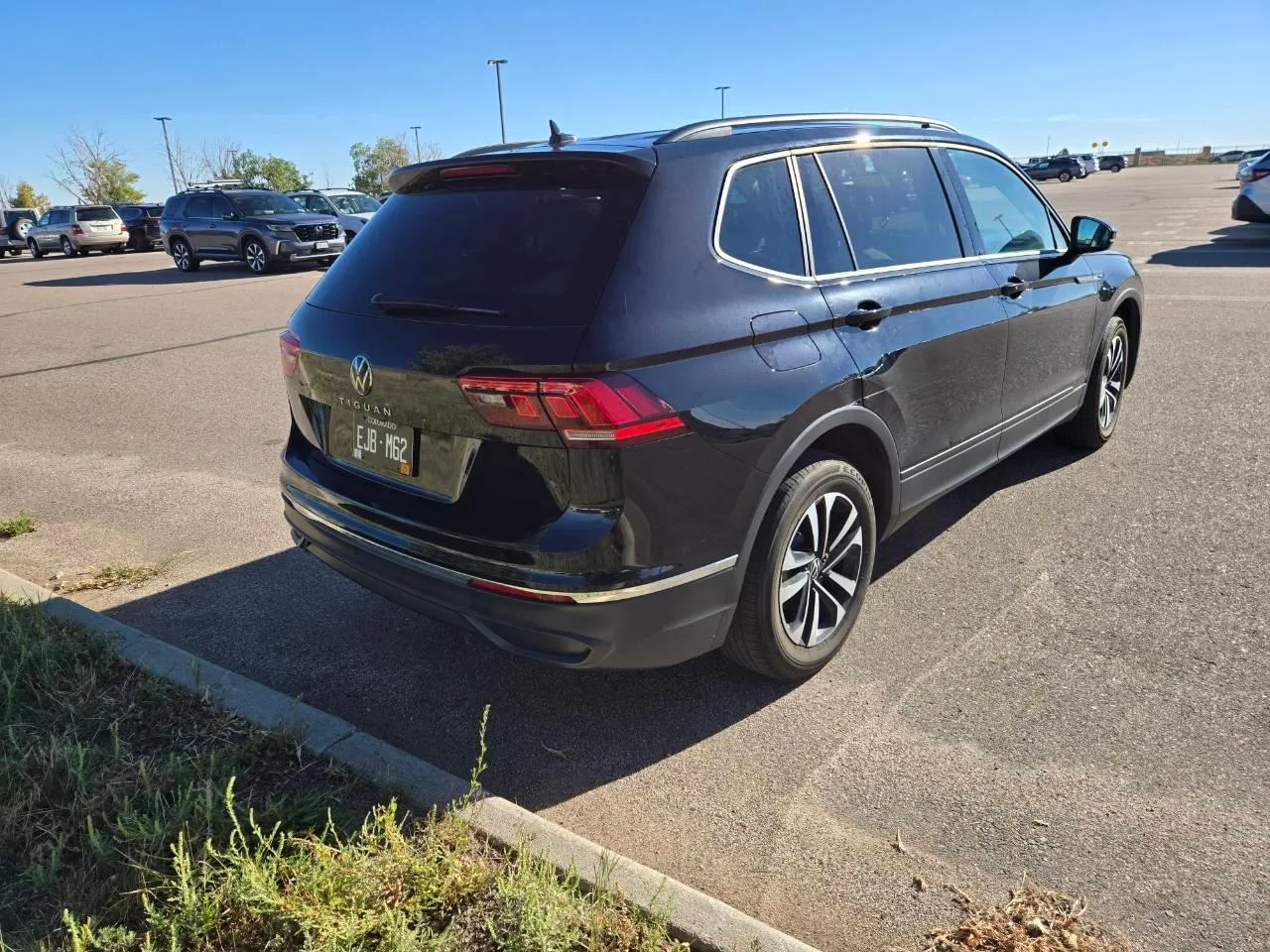 Volkswagen Tiguan — photo 9 of 15