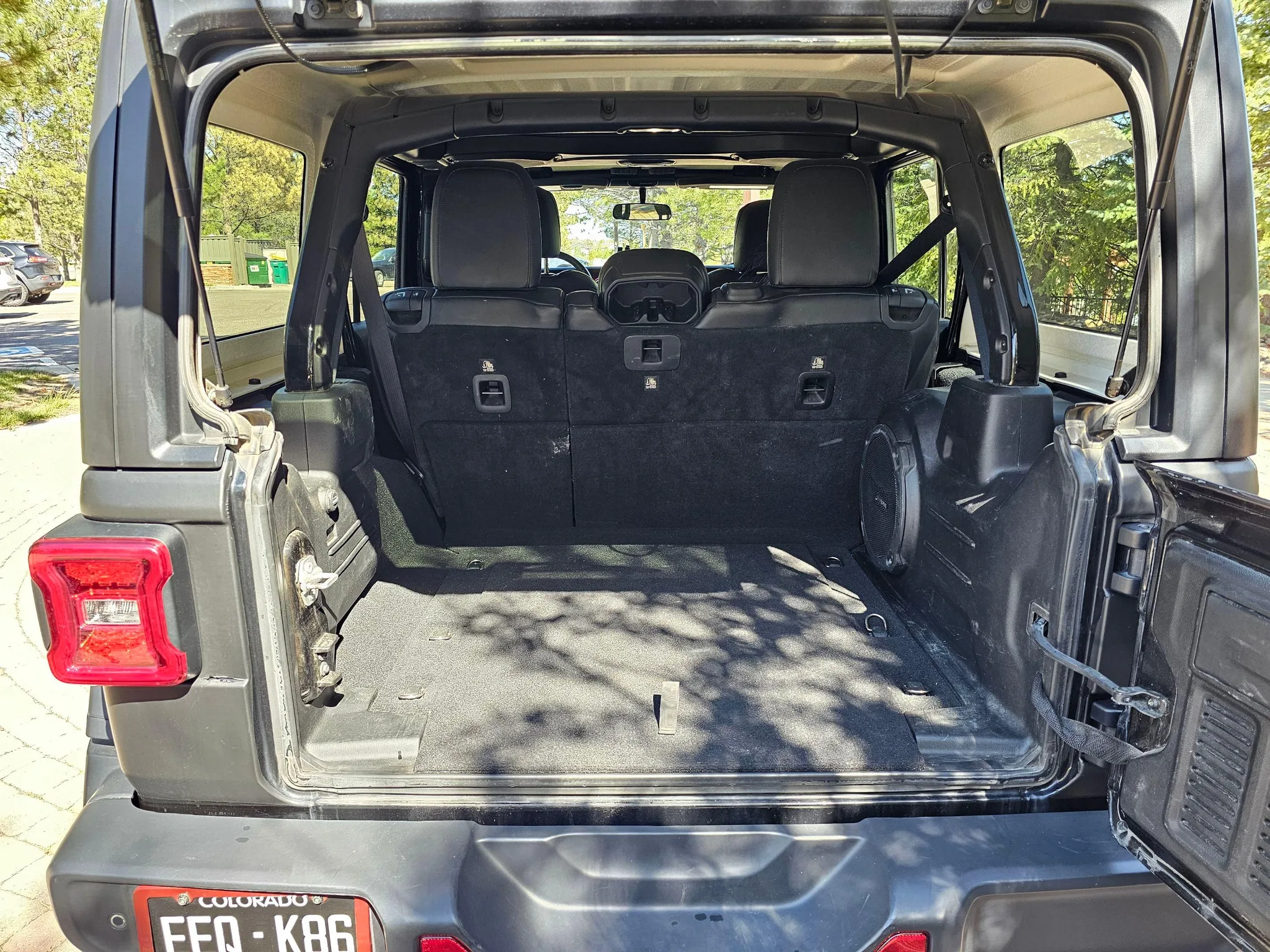Jeep Wrangler Unlimited — photo 8 of 20