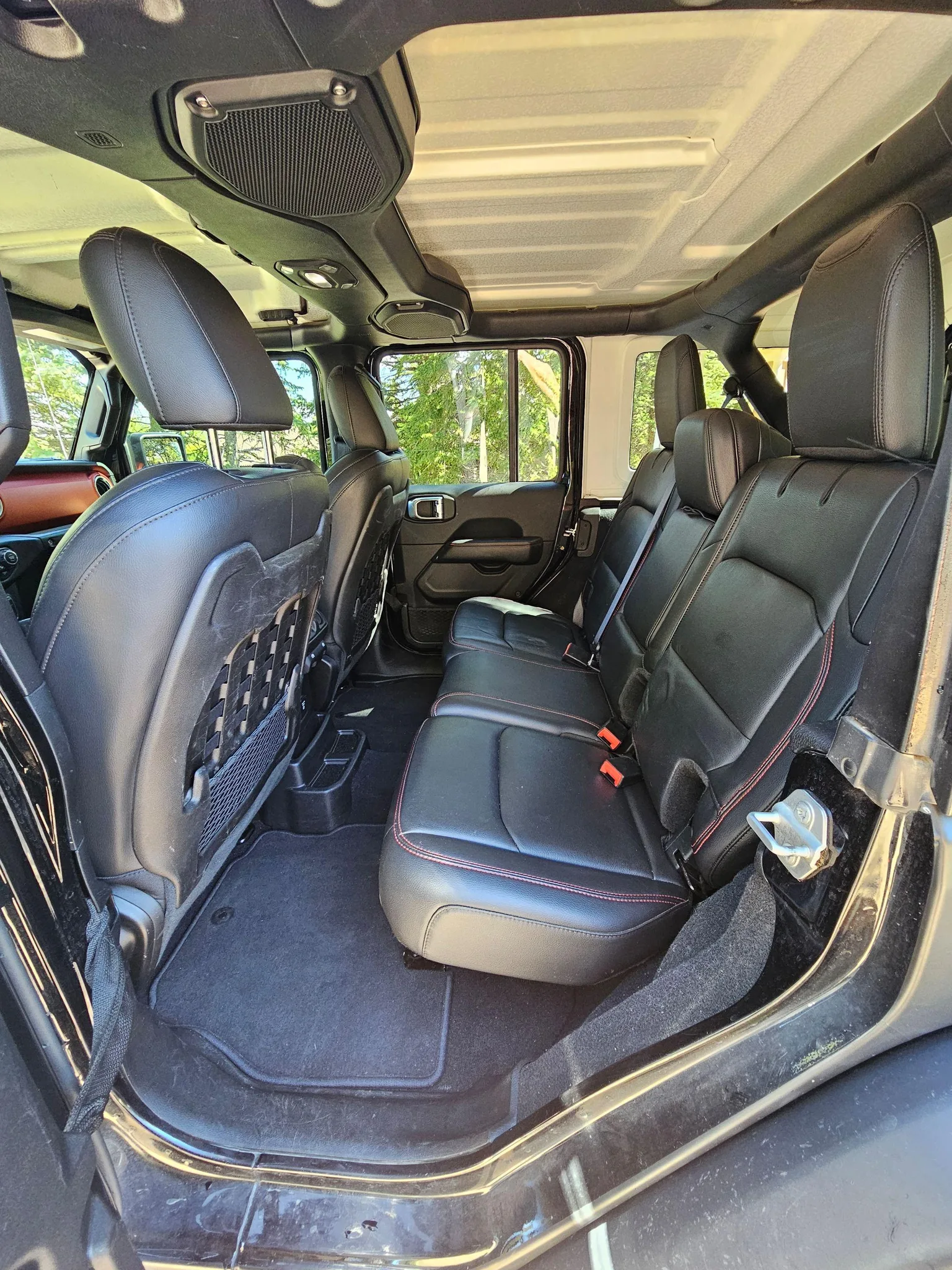 Jeep Wrangler Unlimited — photo 9 of 20