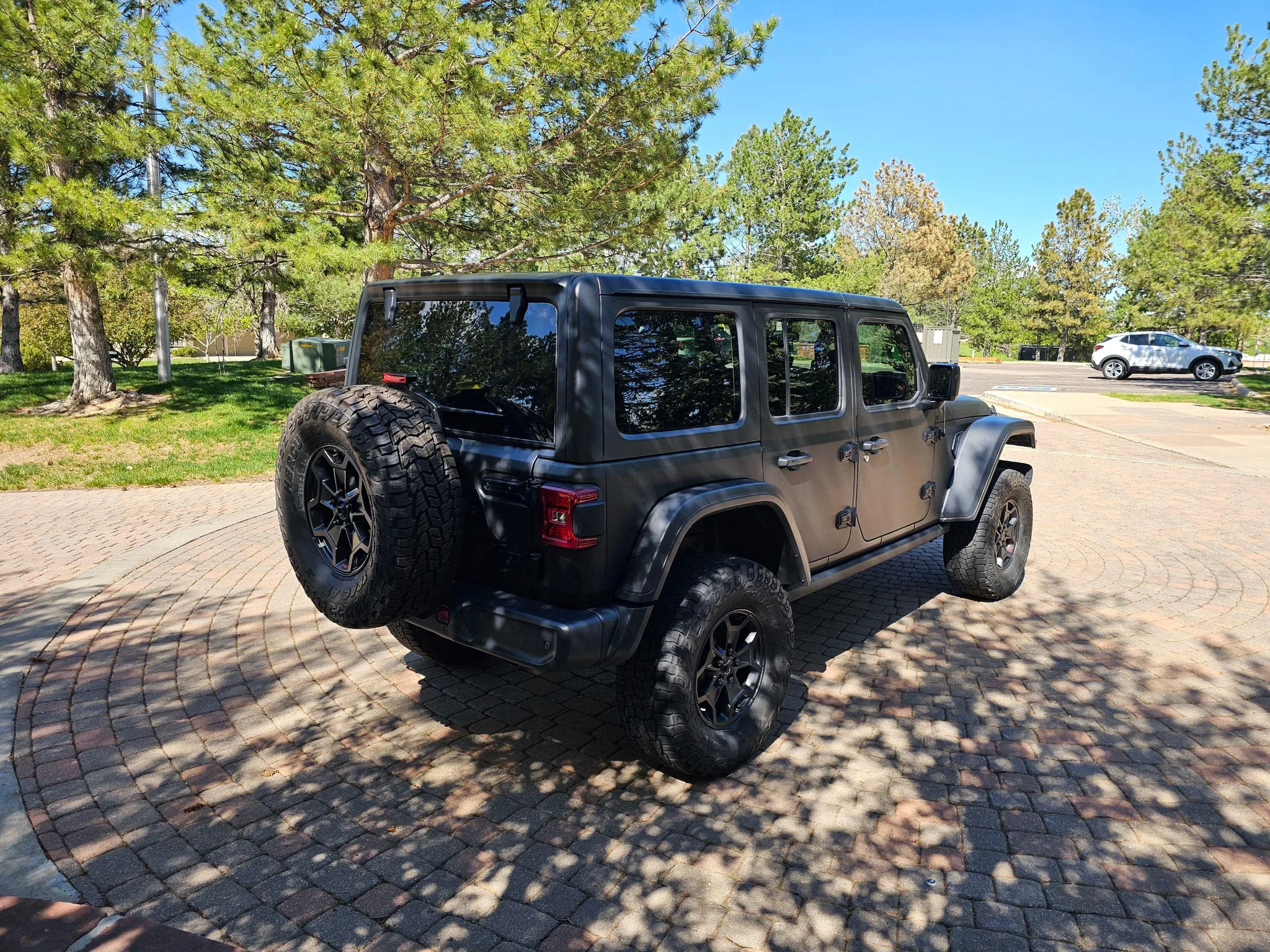 Jeep Wrangler Unlimited — photo 18 of 20