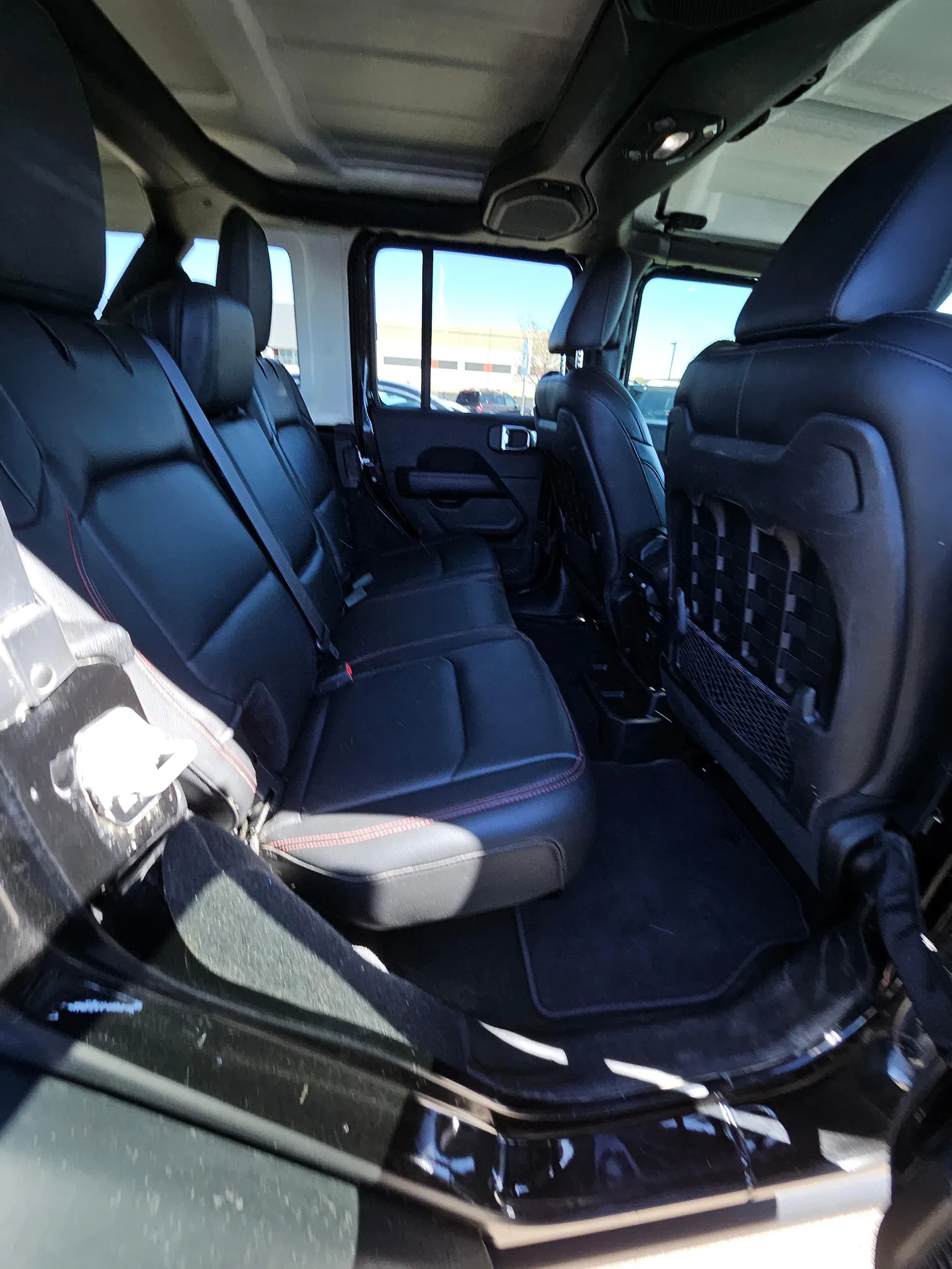 Jeep Wrangler Unlimited — photo 3 of 20
