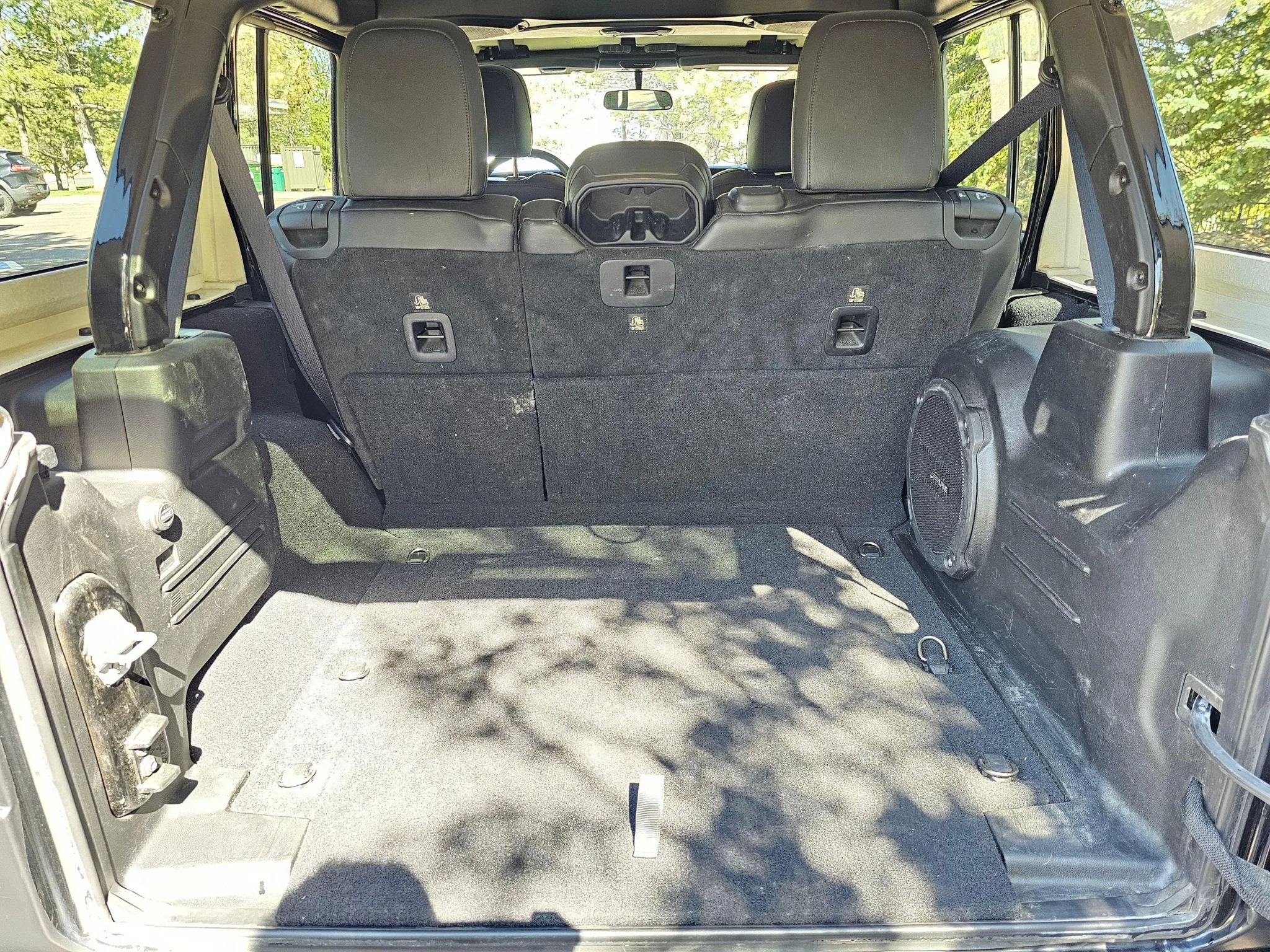 Jeep Wrangler Unlimited — photo 10 of 20