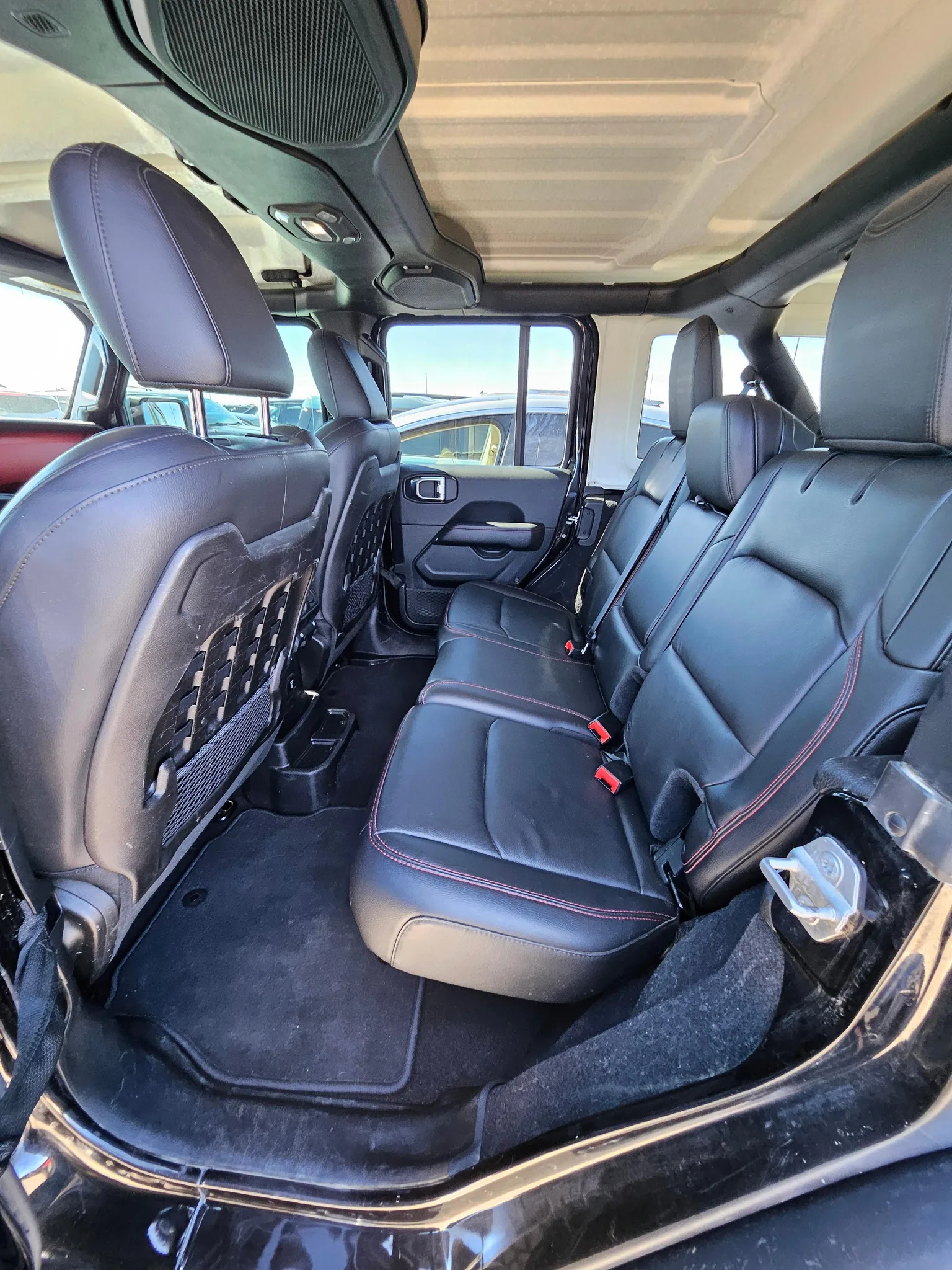 Jeep Wrangler Unlimited — photo 2 of 20