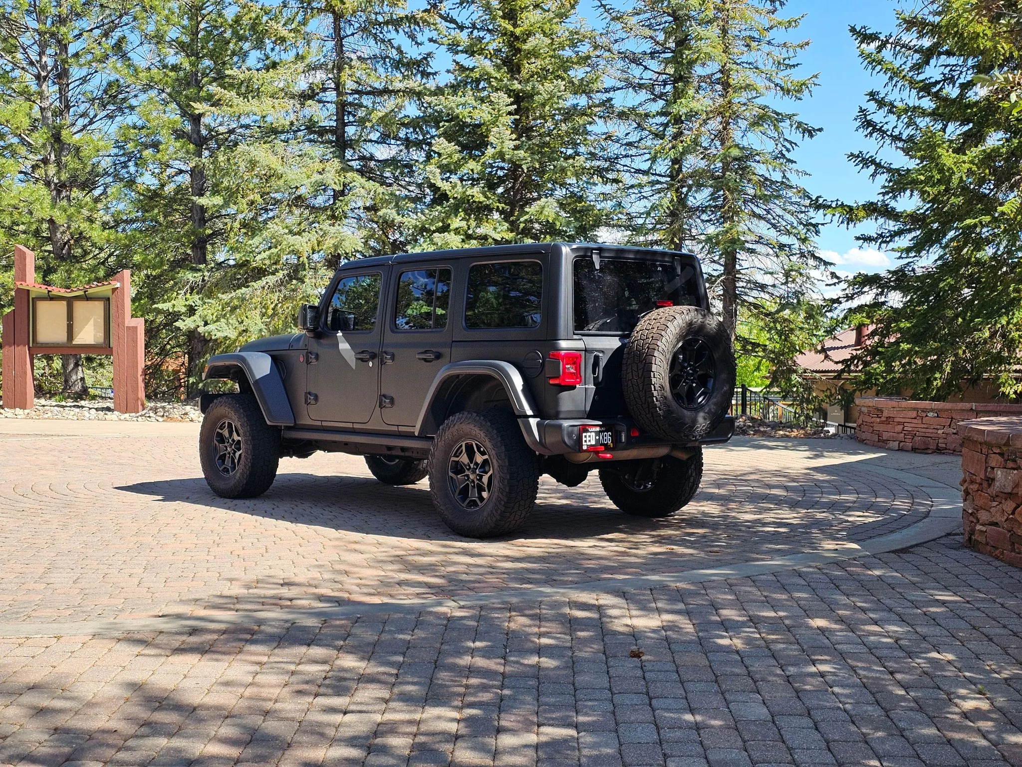 Jeep Wrangler Unlimited — photo 19 of 20