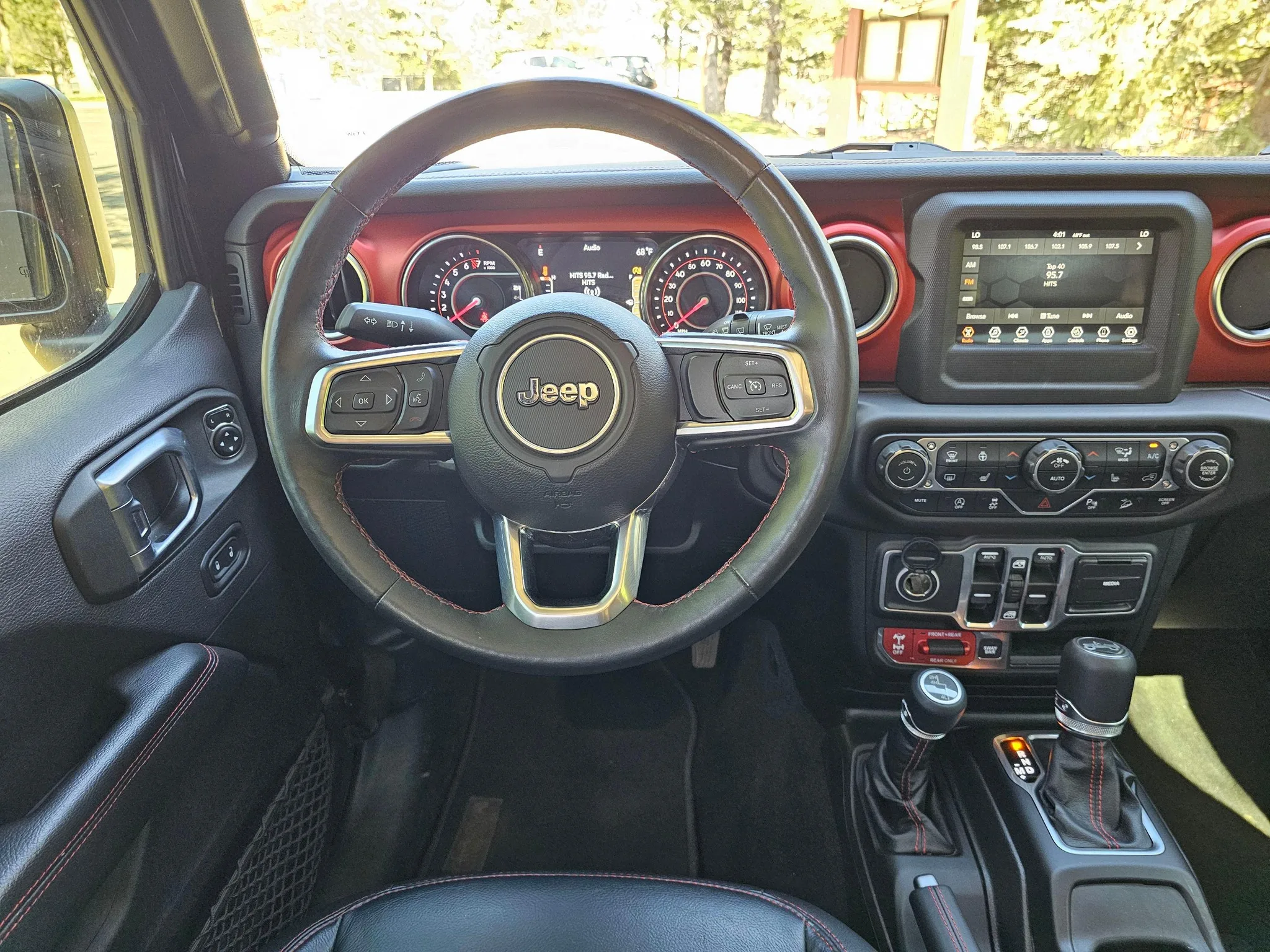 Jeep Wrangler Unlimited — photo 5 of 20