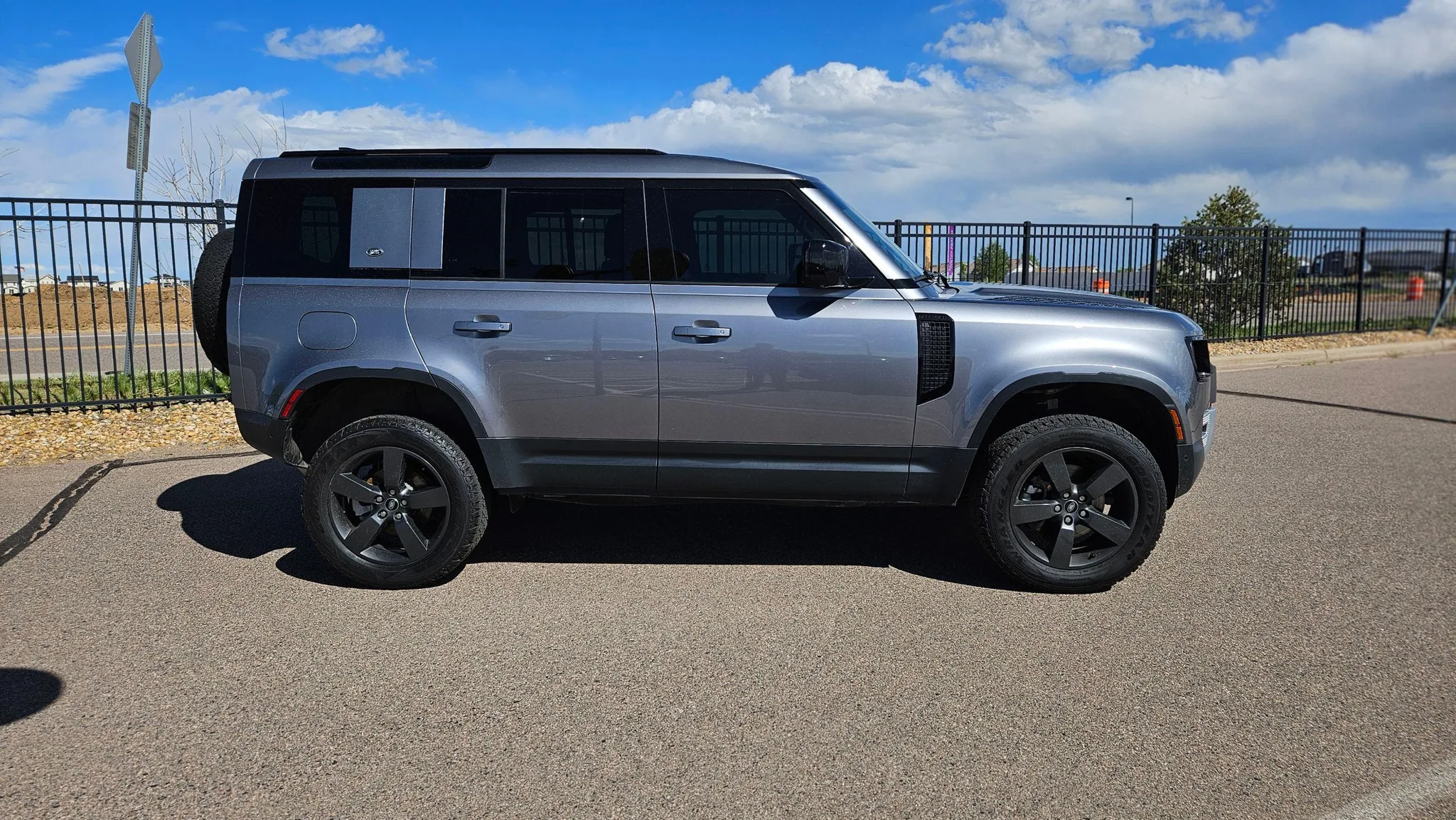 Land Rover Defender — photo 12 of 16