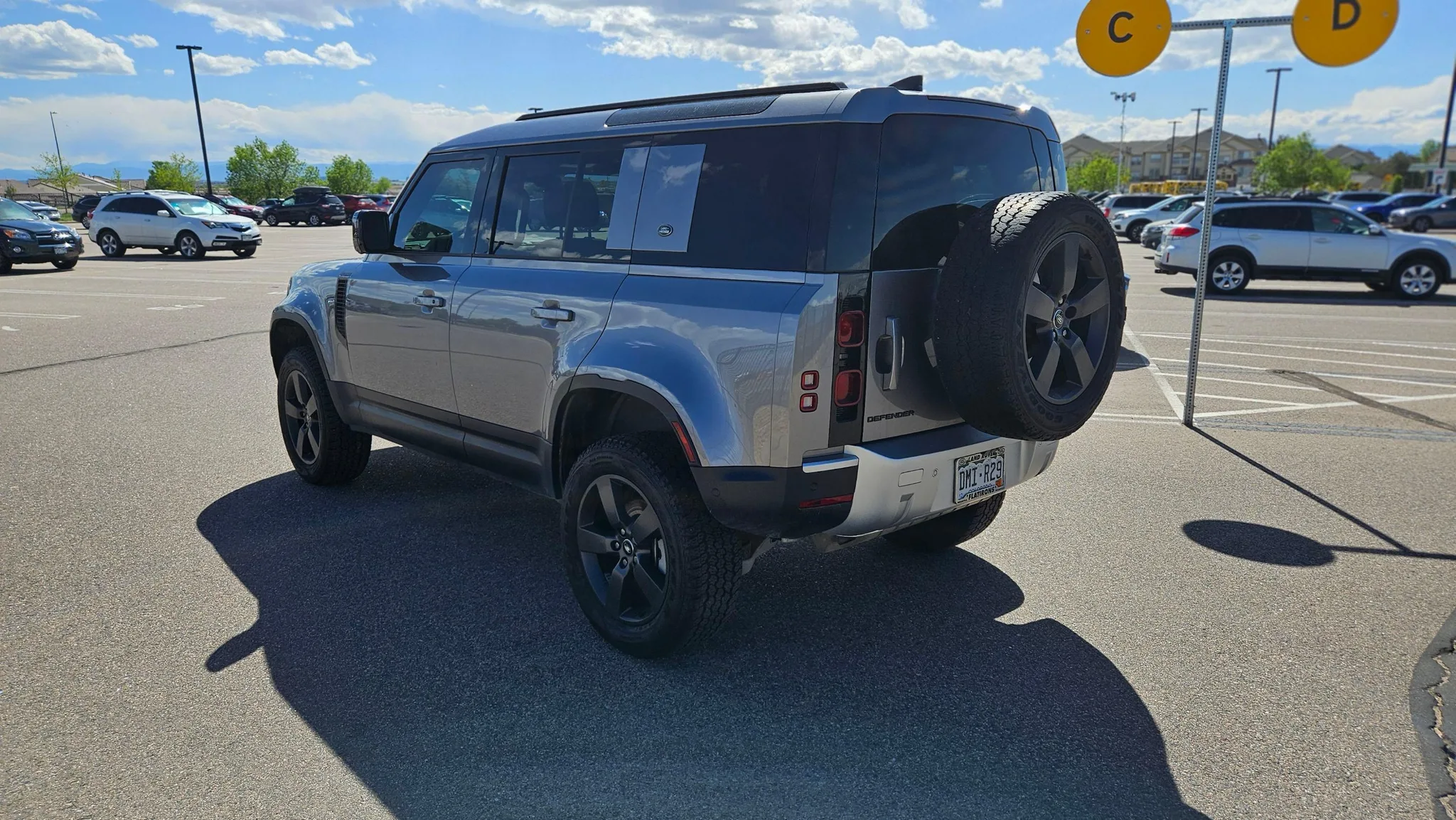 Land Rover Defender — photo 9 of 16
