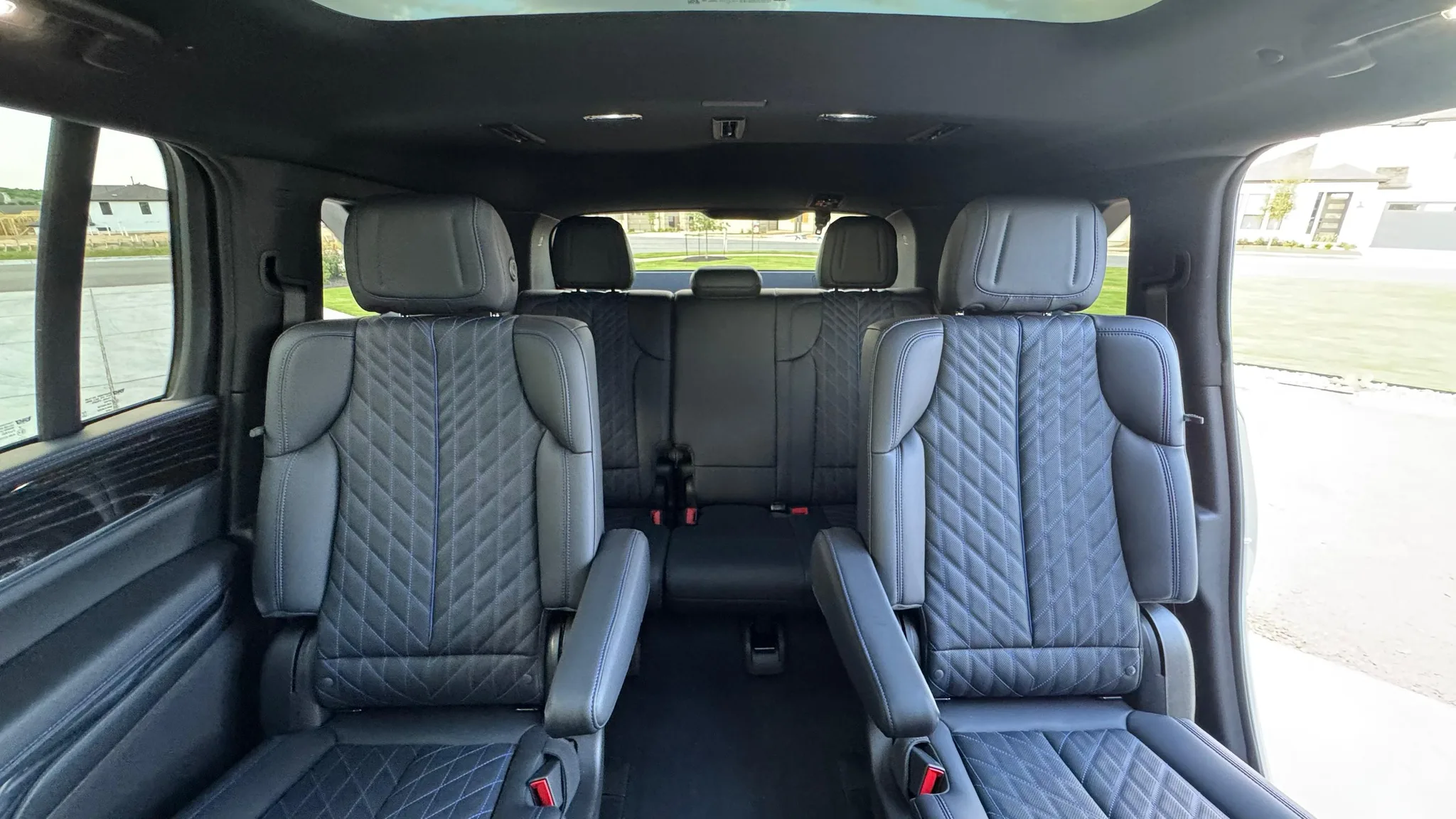 Cadillac Escalade IQ — photo 9 of 14