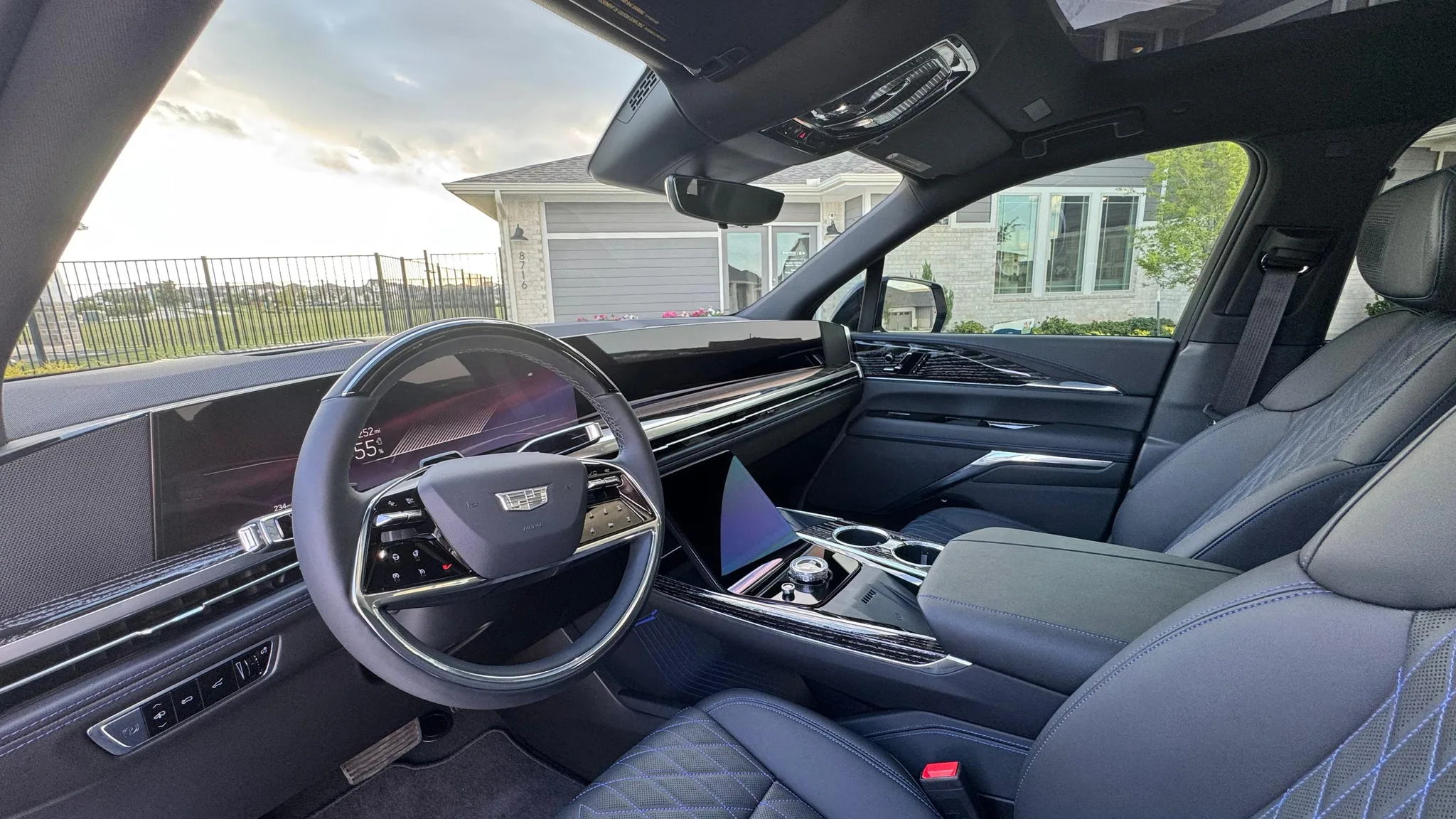 Cadillac Escalade IQ — photo 13 of 14