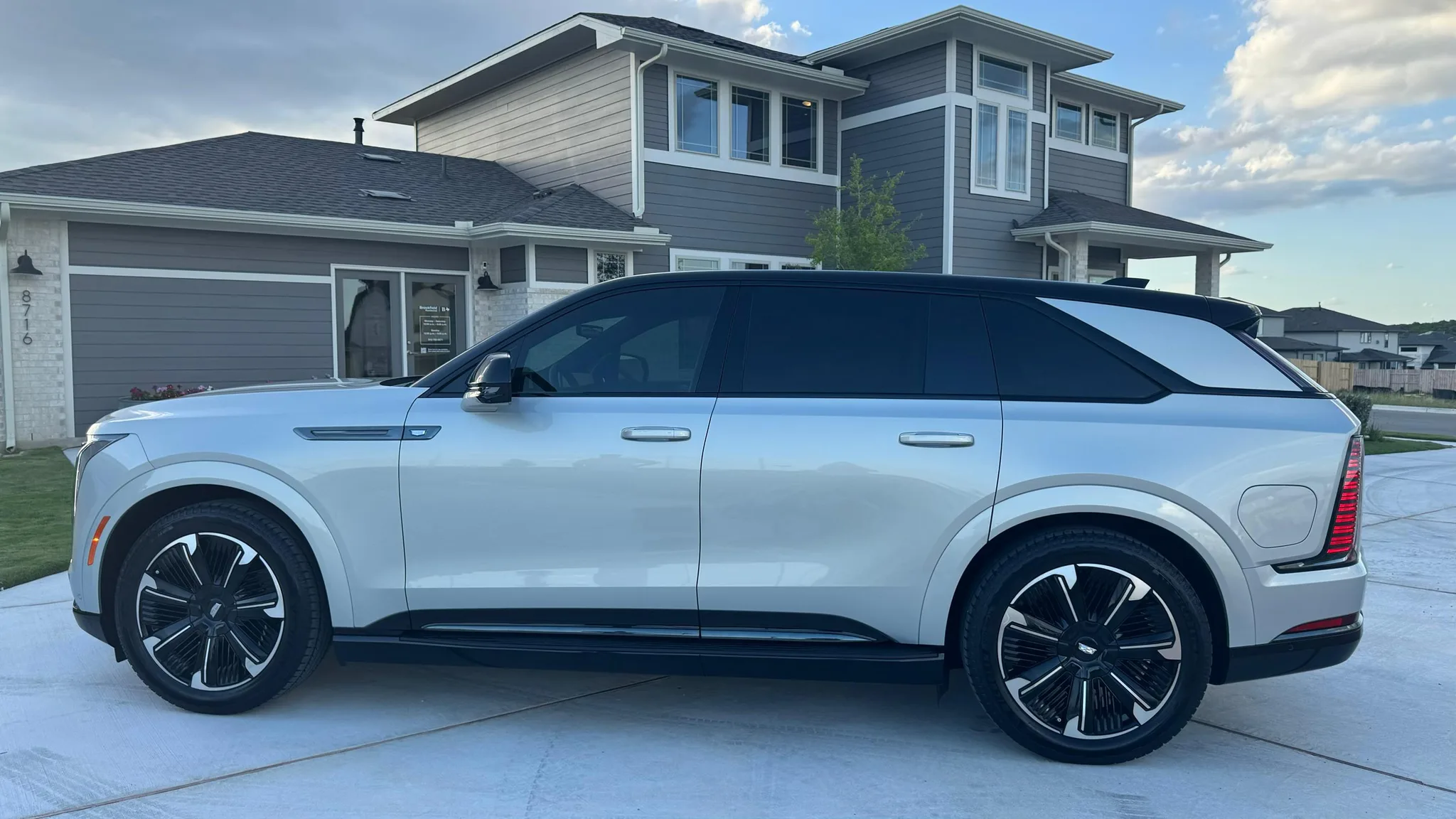 Cadillac Escalade IQ — photo 2 of 14