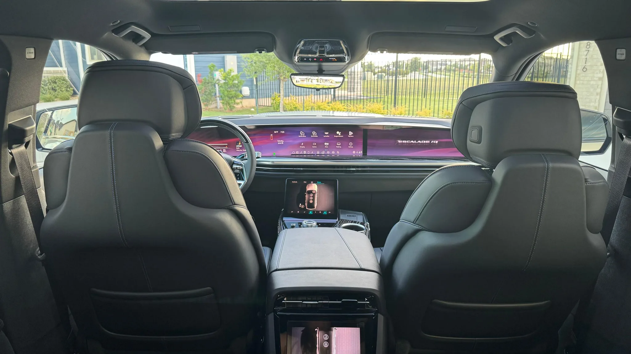 Cadillac Escalade IQ — photo 11 of 14