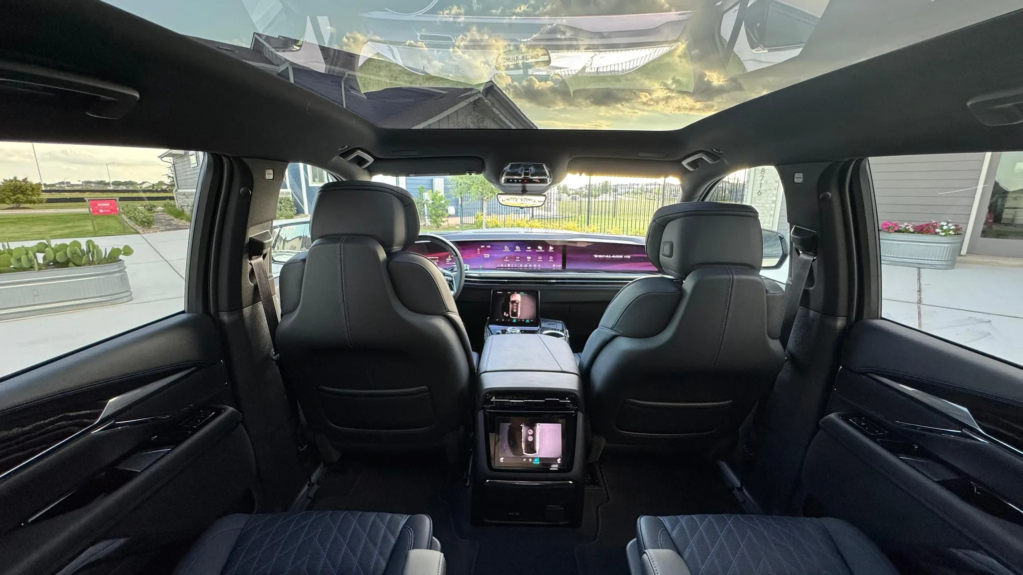 Cadillac Escalade IQ — photo 10 of 14