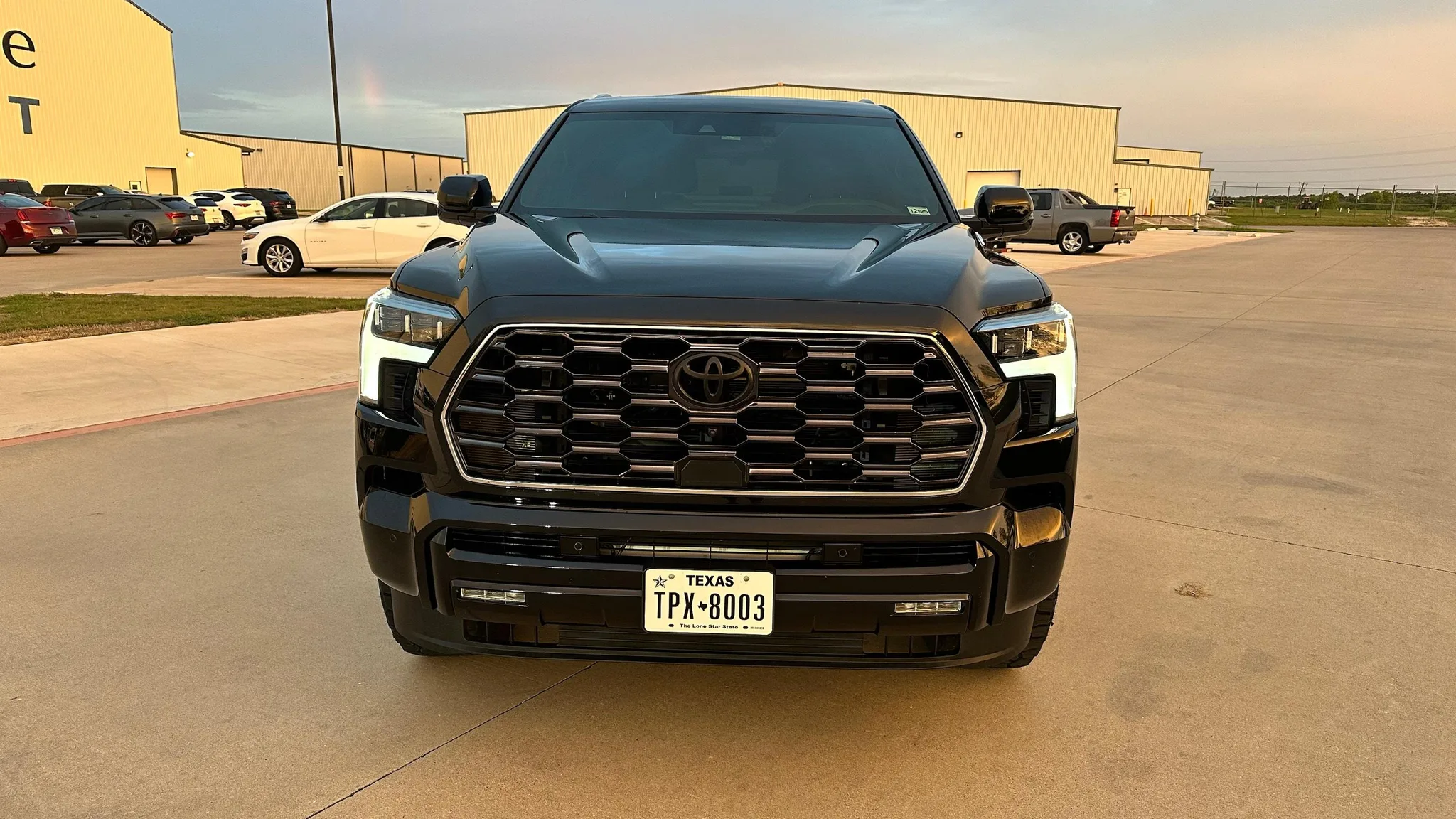 Toyota Sequoia — photo 2 of 7