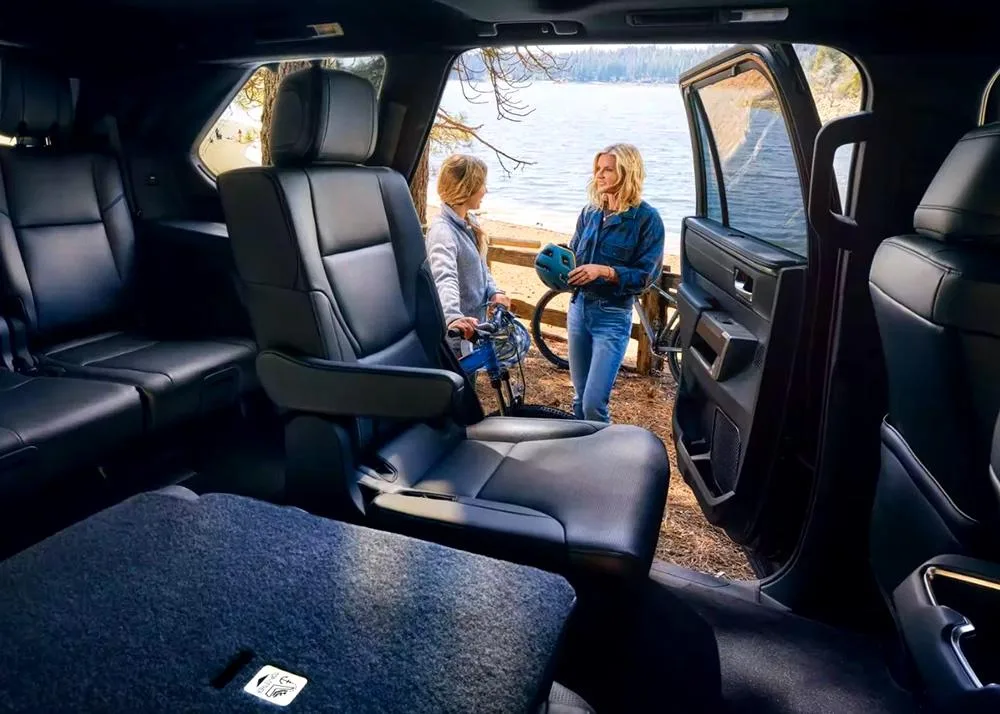 Toyota Sequoia — photo 5 of 7