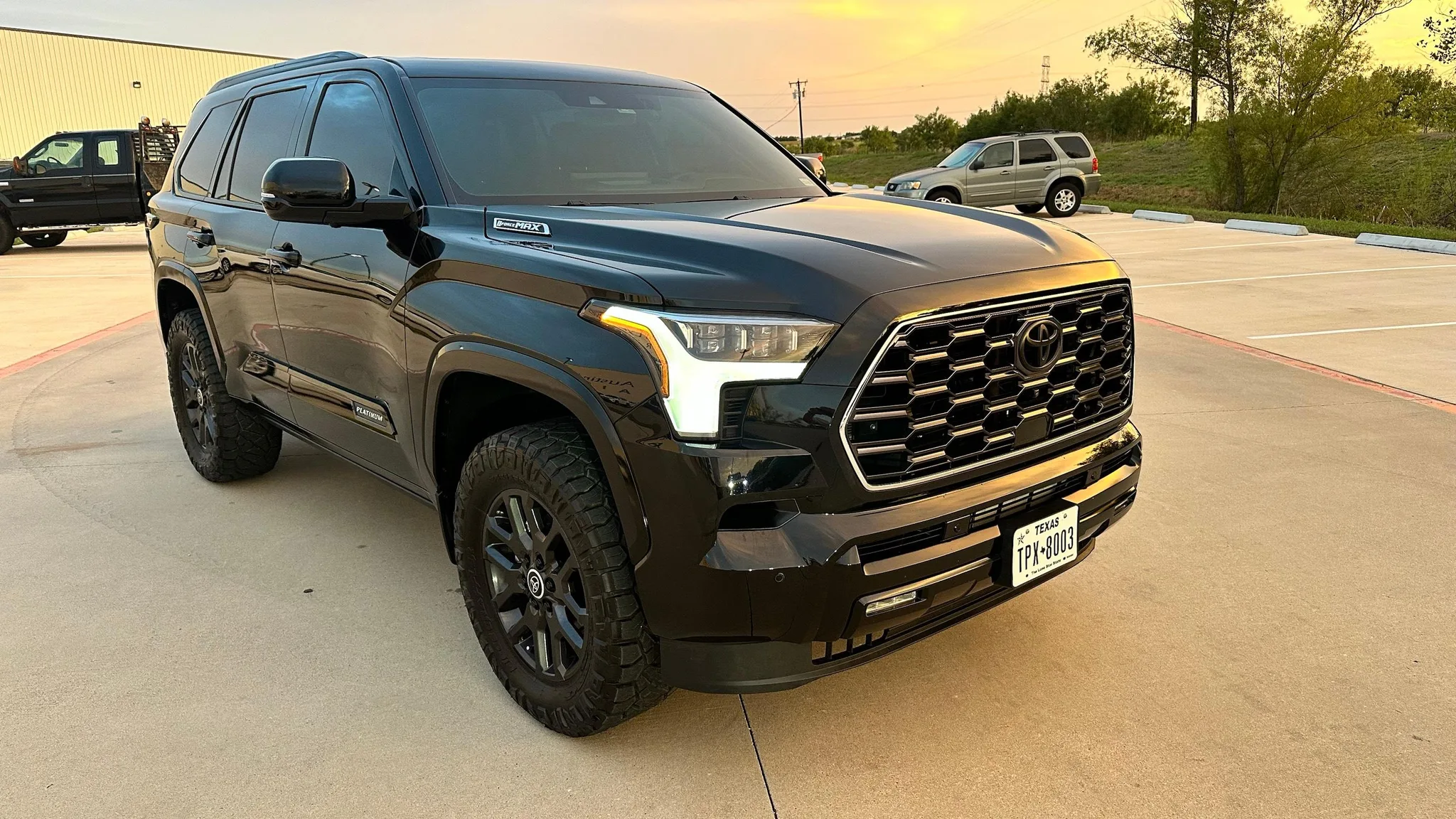 Toyota Sequoia — photo 7 of 7