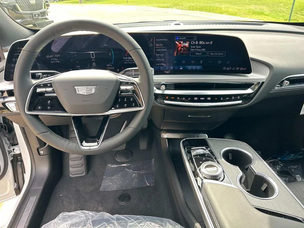 Cadillac LYRIQ — photo 2 of 6