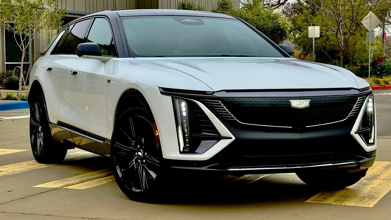 Cadillac LYRIQ — photo 3 of 6