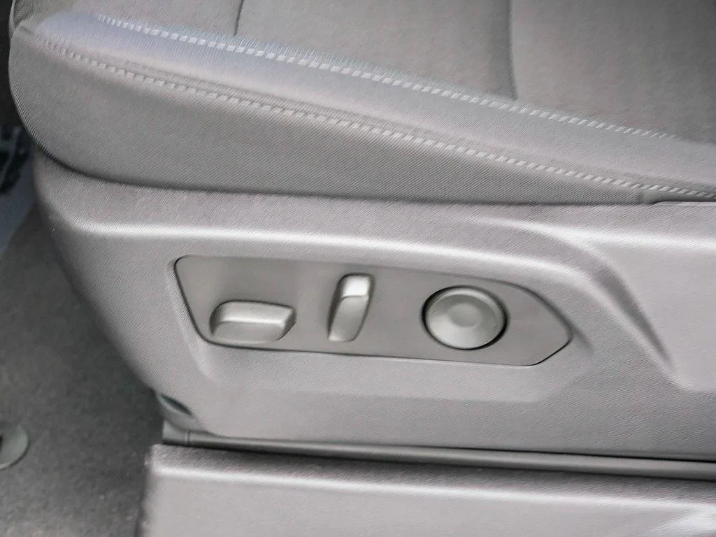 Chevrolet Silverado 1500 — photo 3 of 5