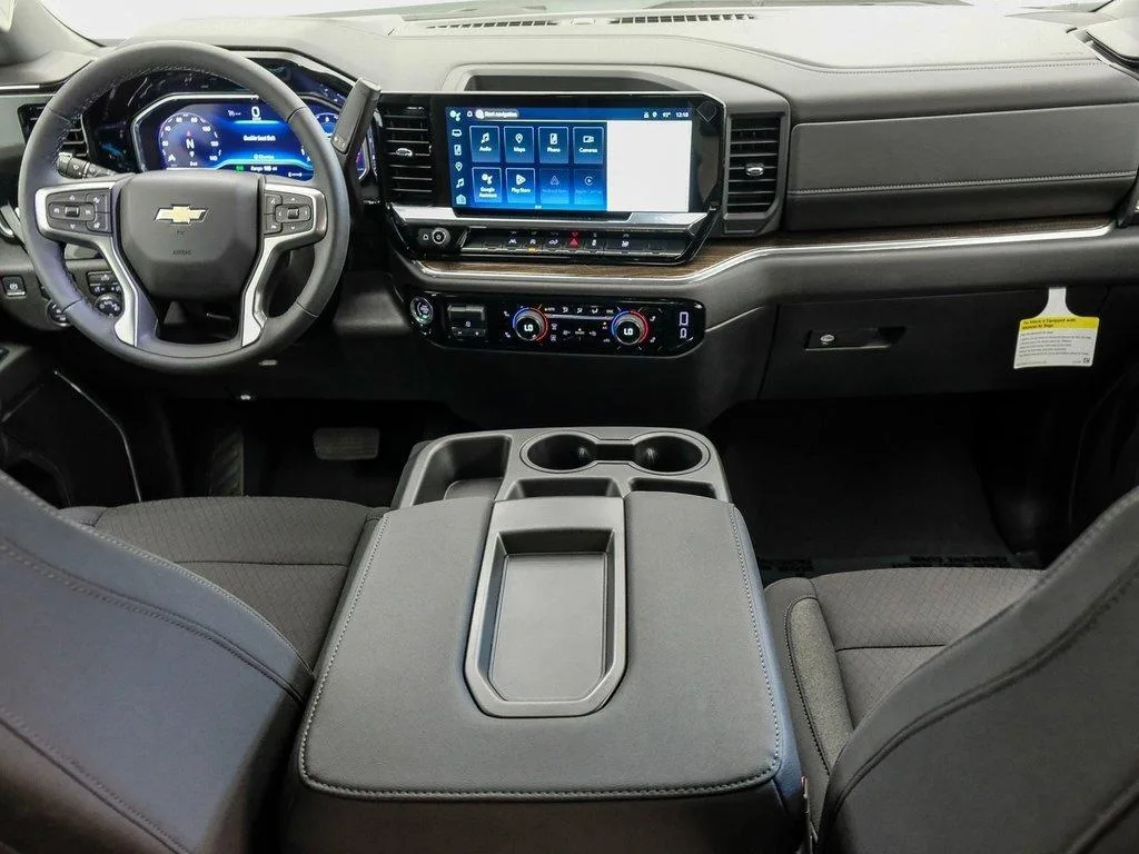 Chevrolet Silverado 1500 — photo 2 of 5