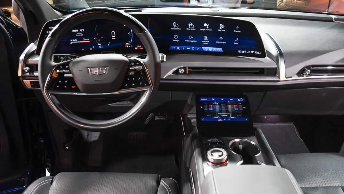 Cadillac VISTIQ — photo 8 of 12