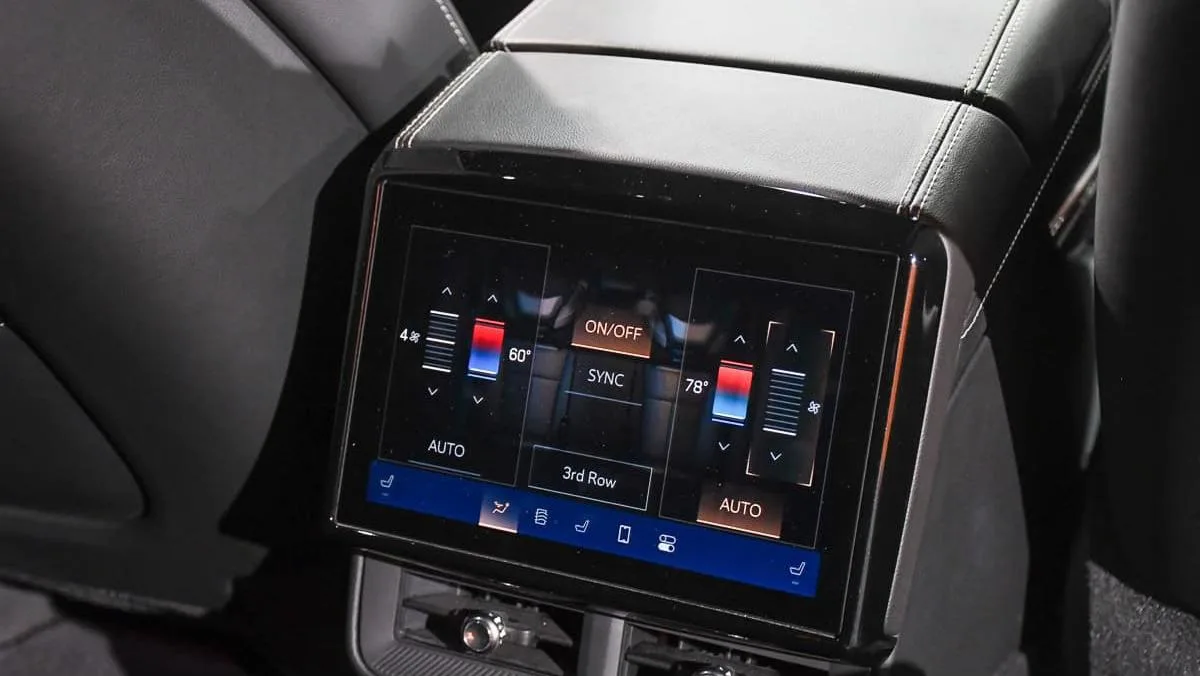 Cadillac VISTIQ — photo 9 of 12