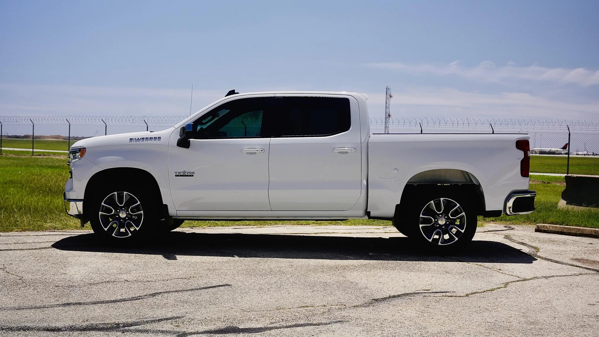 Chevrolet Silverado 1500 — photo 4 of 5