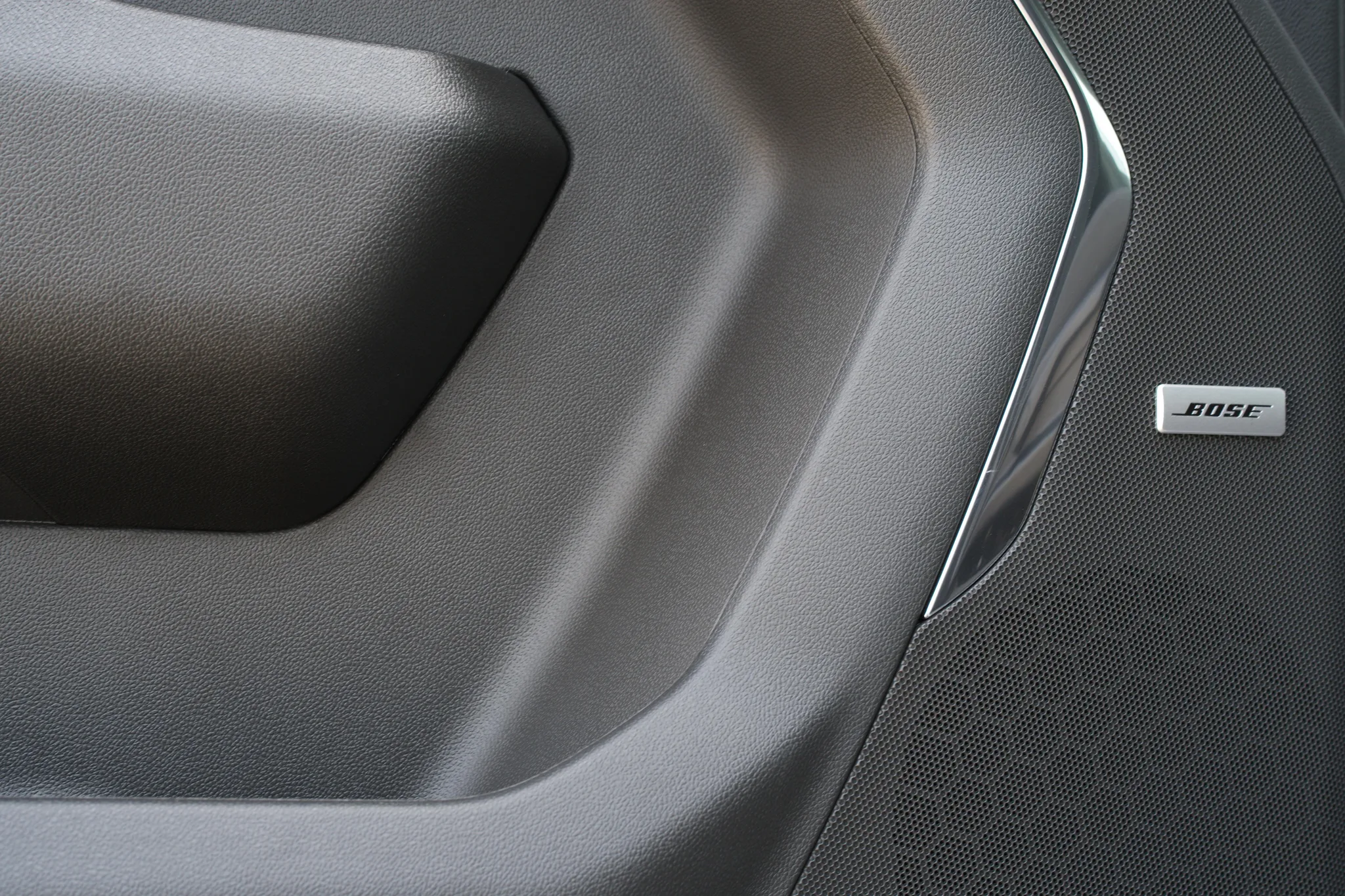 Chevrolet Suburban — photo 13 of 13