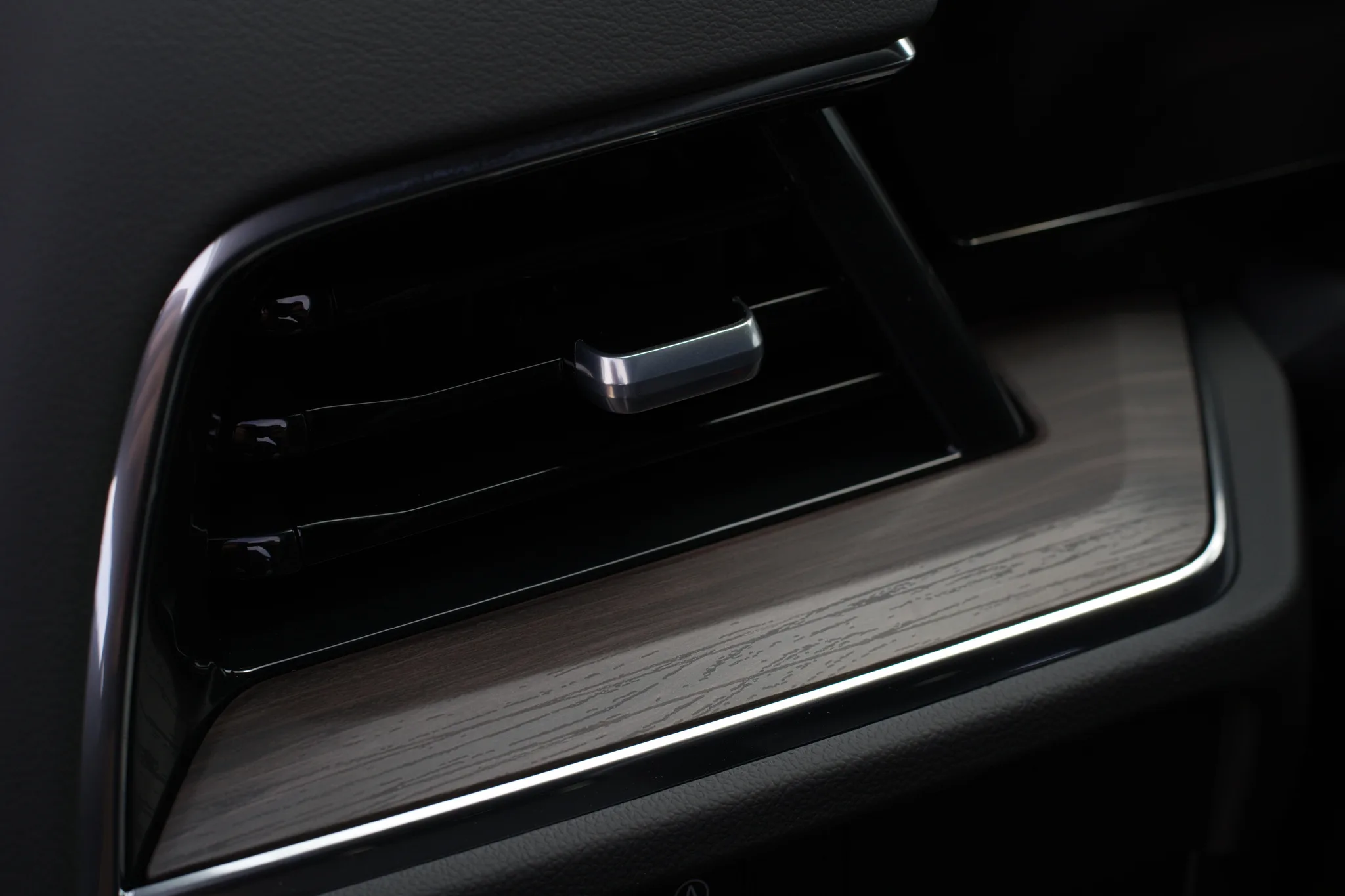 Chevrolet Suburban — photo 5 of 13