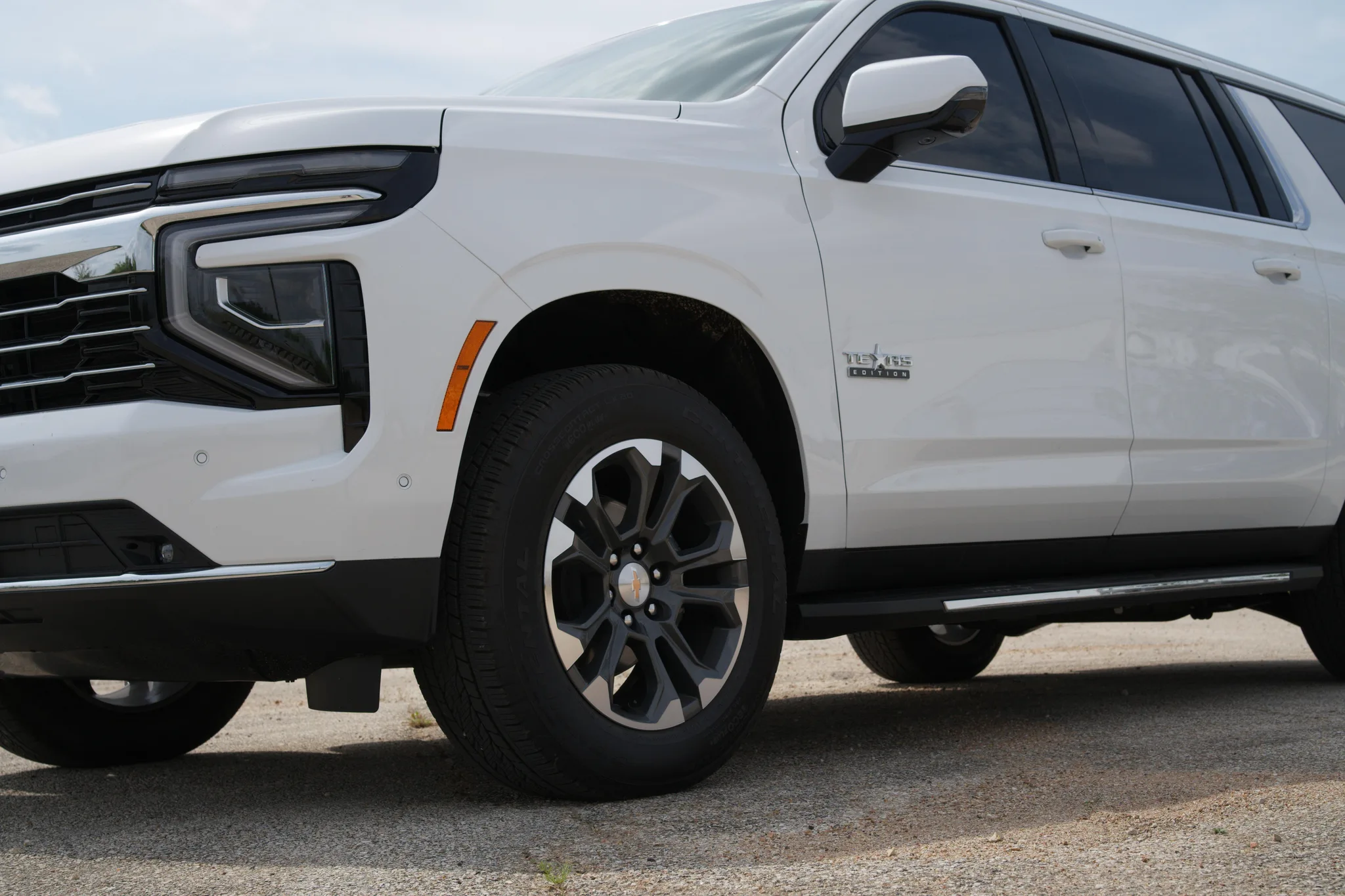 Chevrolet Suburban — photo 3 of 13