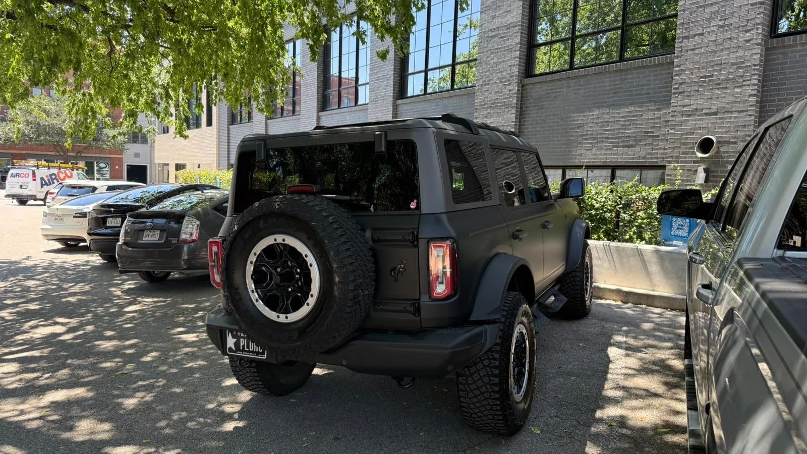 Ford Bronco — photo 10 of 12