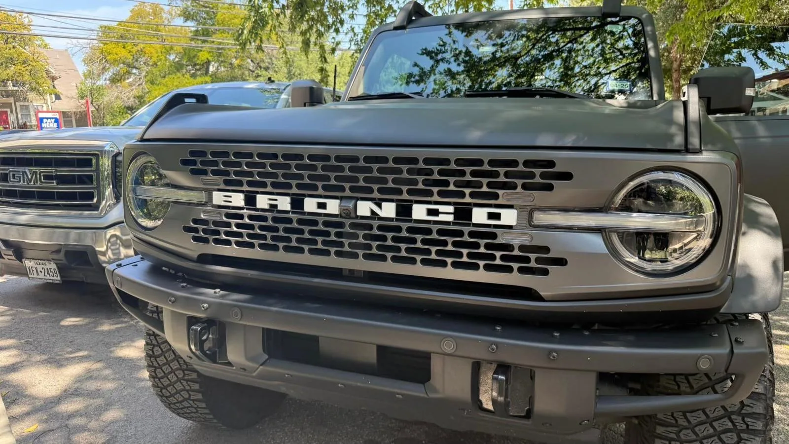 Ford Bronco — photo 3 of 12