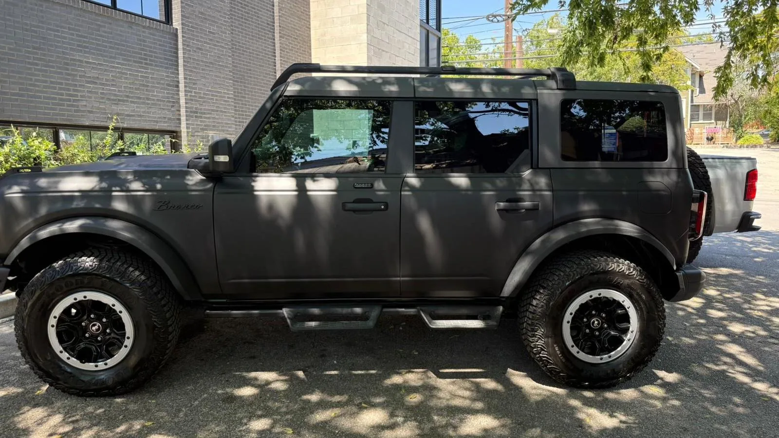 Ford Bronco — photo 6 of 12