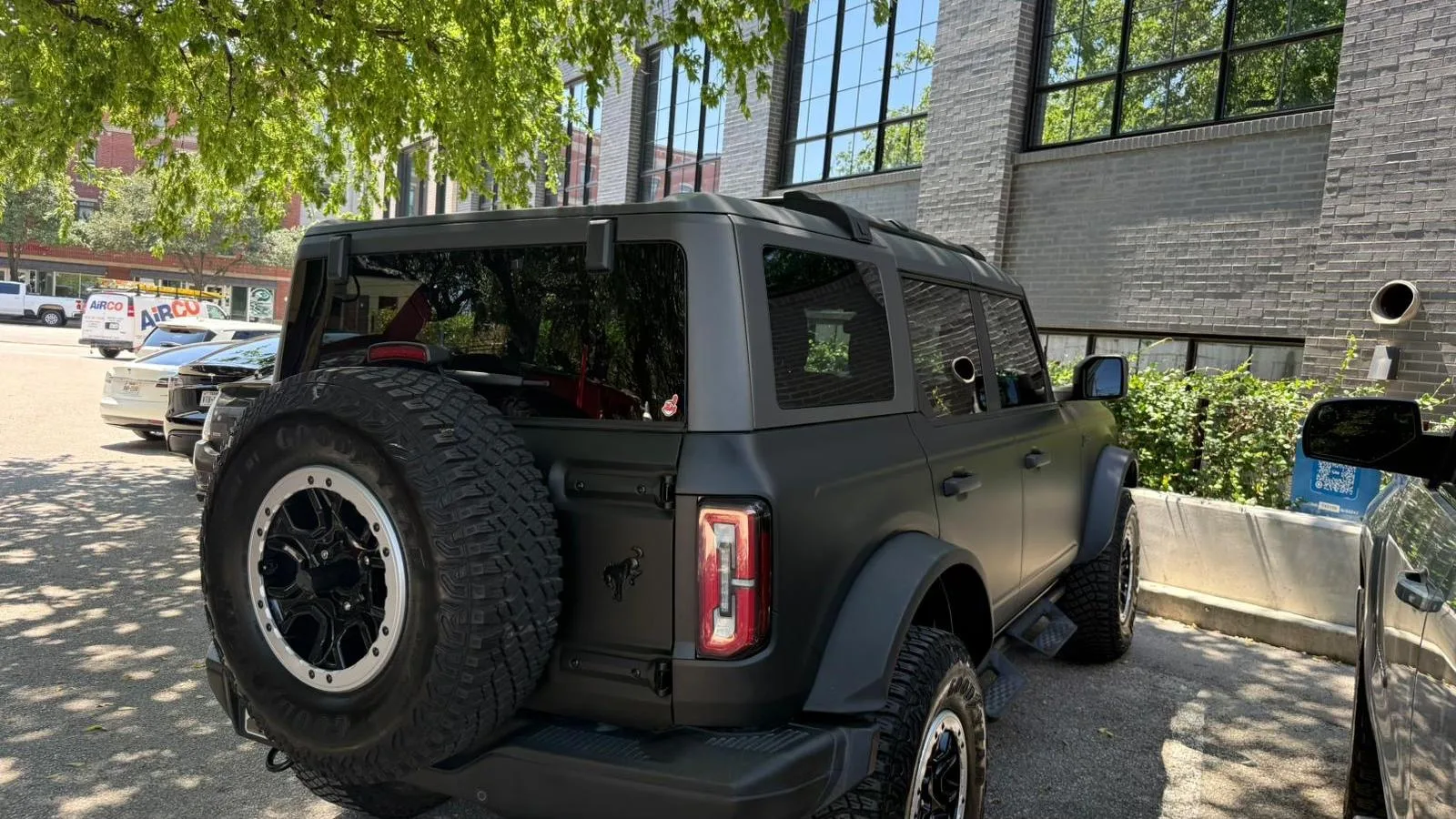 Ford Bronco — photo 5 of 12