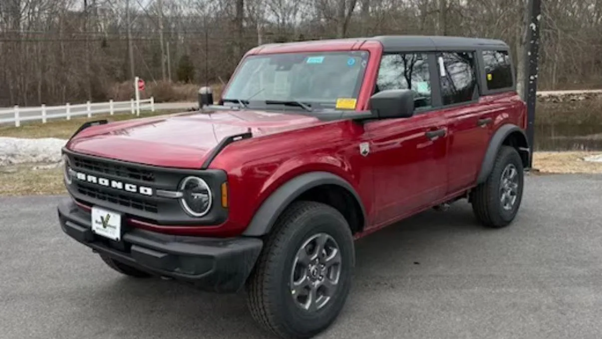 Ford Bronco — photo 2 of 7