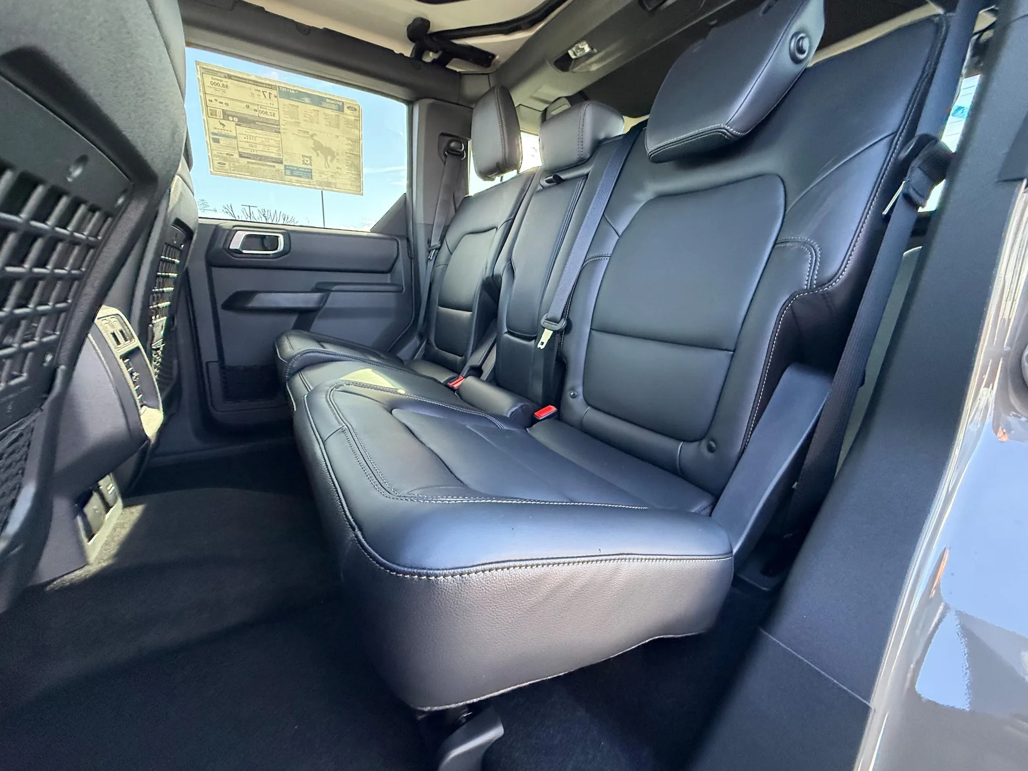 Ford Bronco — photo 5 of 5