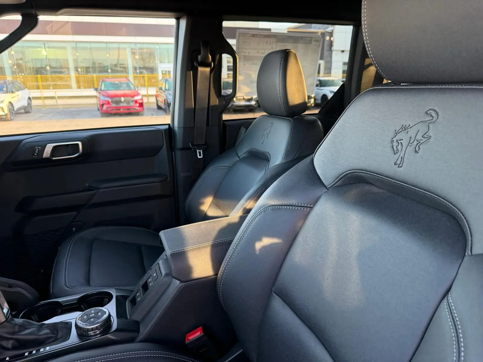 Ford Bronco — photo 3 of 5
