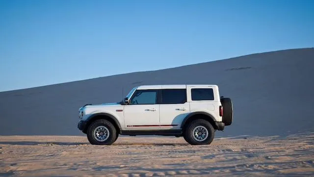 Ford Bronco — photo 9 of 9