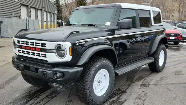 Ford Bronco — photo 2 of 10