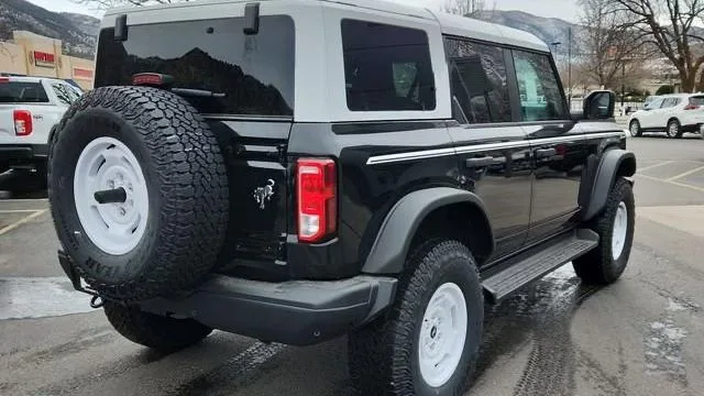 Ford Bronco — photo 8 of 10