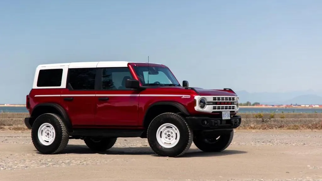 Ford Bronco — photo 6 of 7