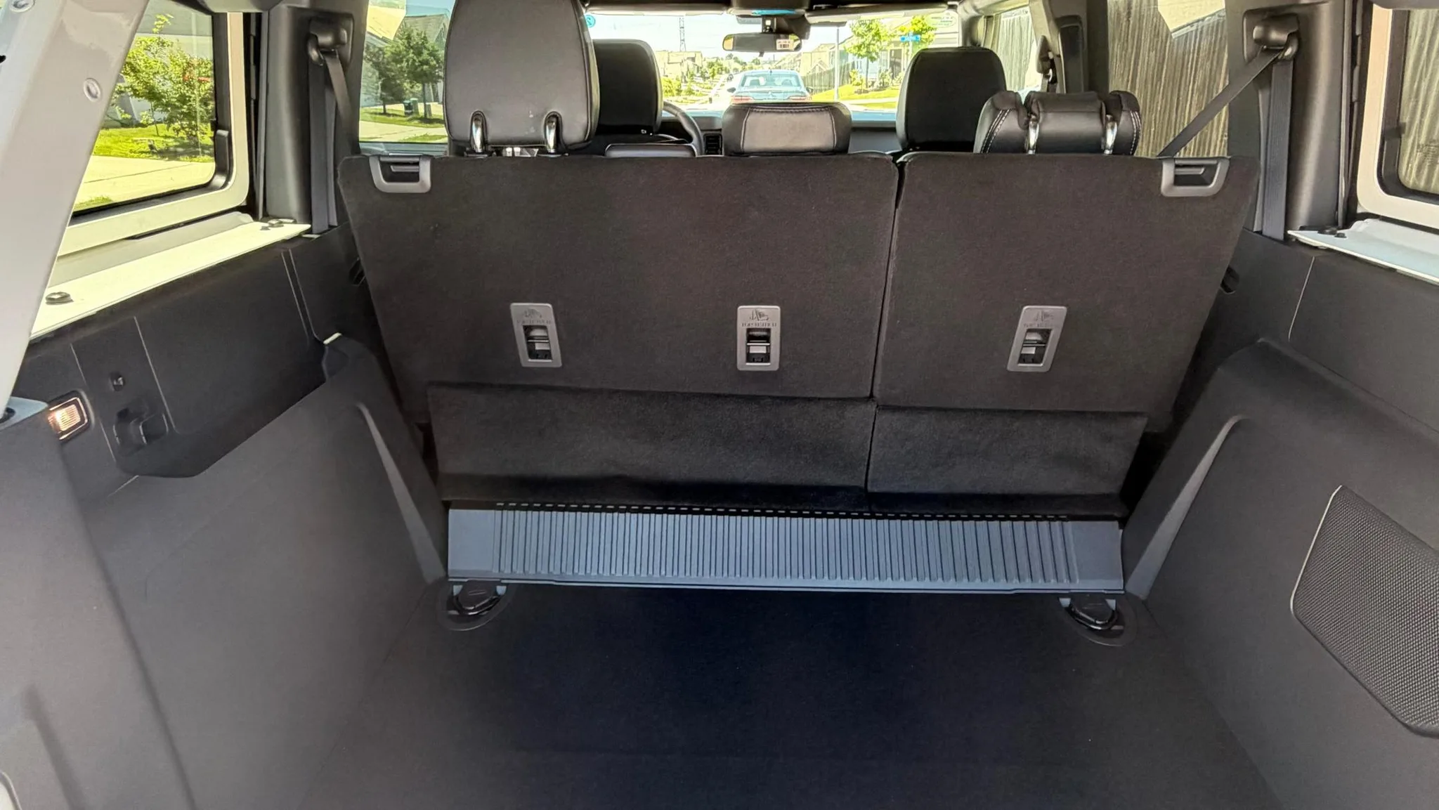 Ford Bronco — photo 2 of 5