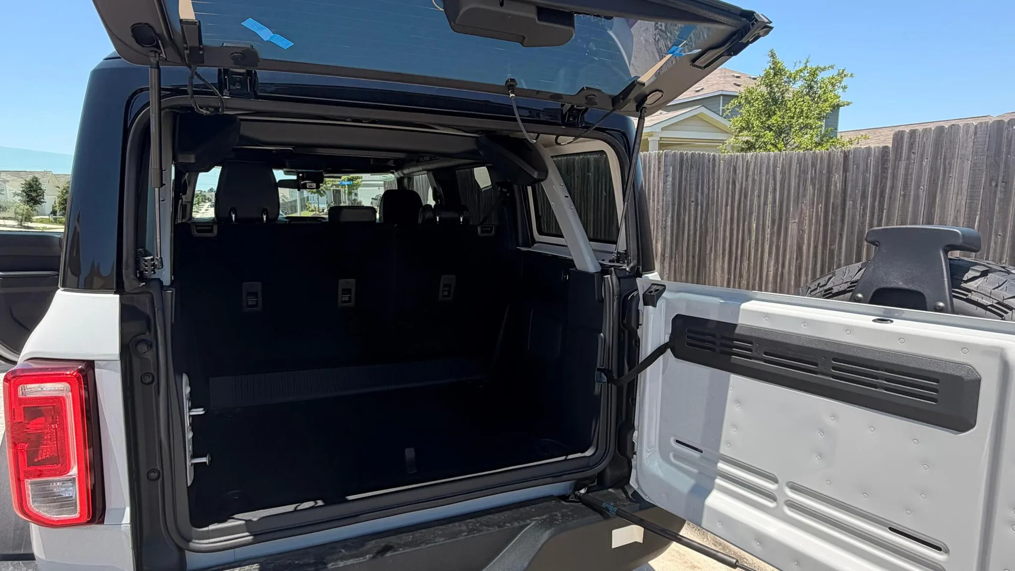 Ford Bronco — photo 3 of 5